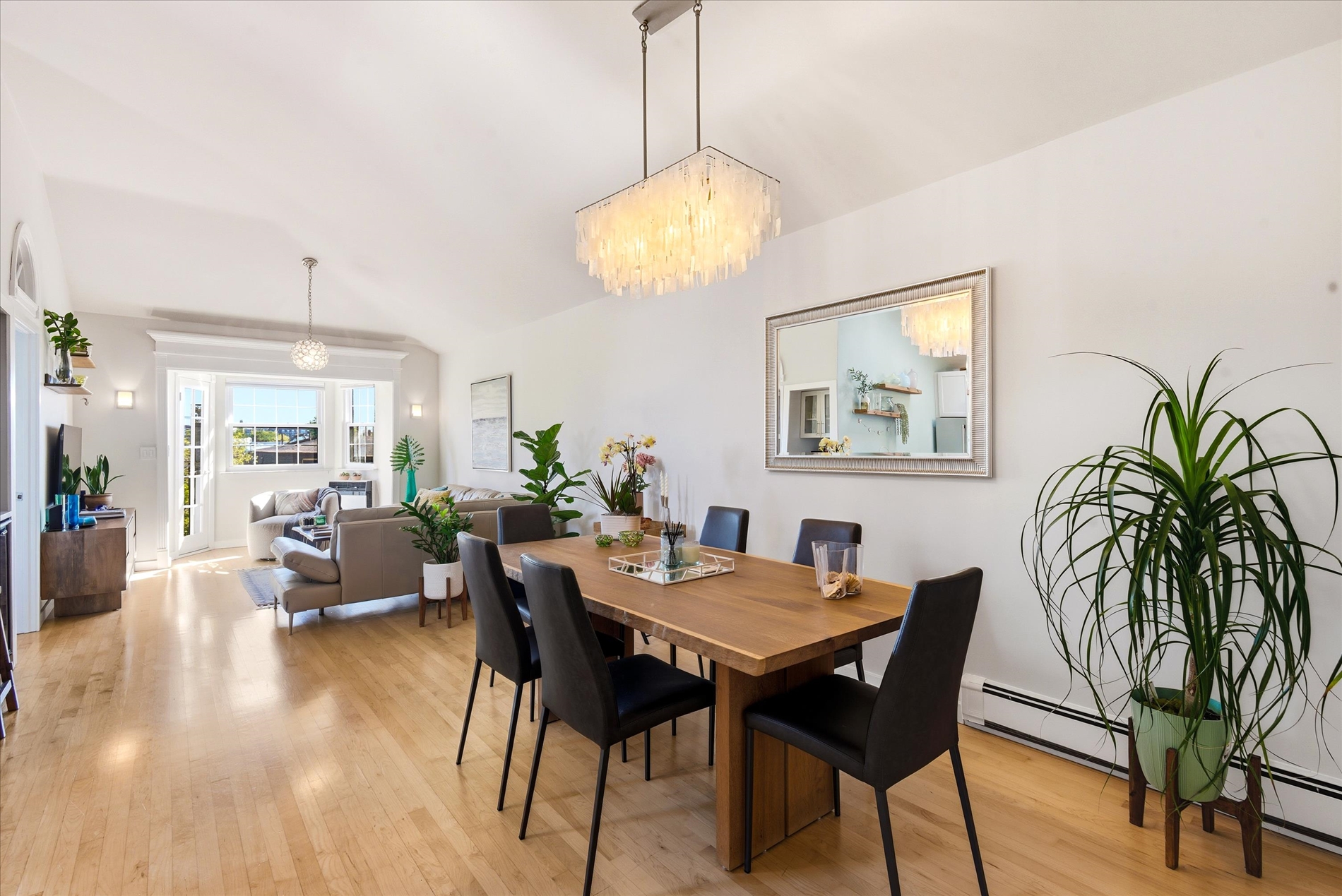 Howard Beach, New York, 11414, United States, 3 Bedrooms Bedrooms, ,2 BathroomsBathrooms,Residential,For Sale,2010836