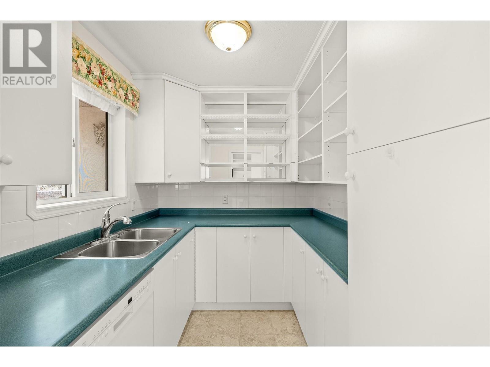 KELOWNA, British Columbia, V1V 1X3, CA, 4 Bedrooms Bedrooms, ,3 BathroomsBathrooms,Residential,For Sale,1876353