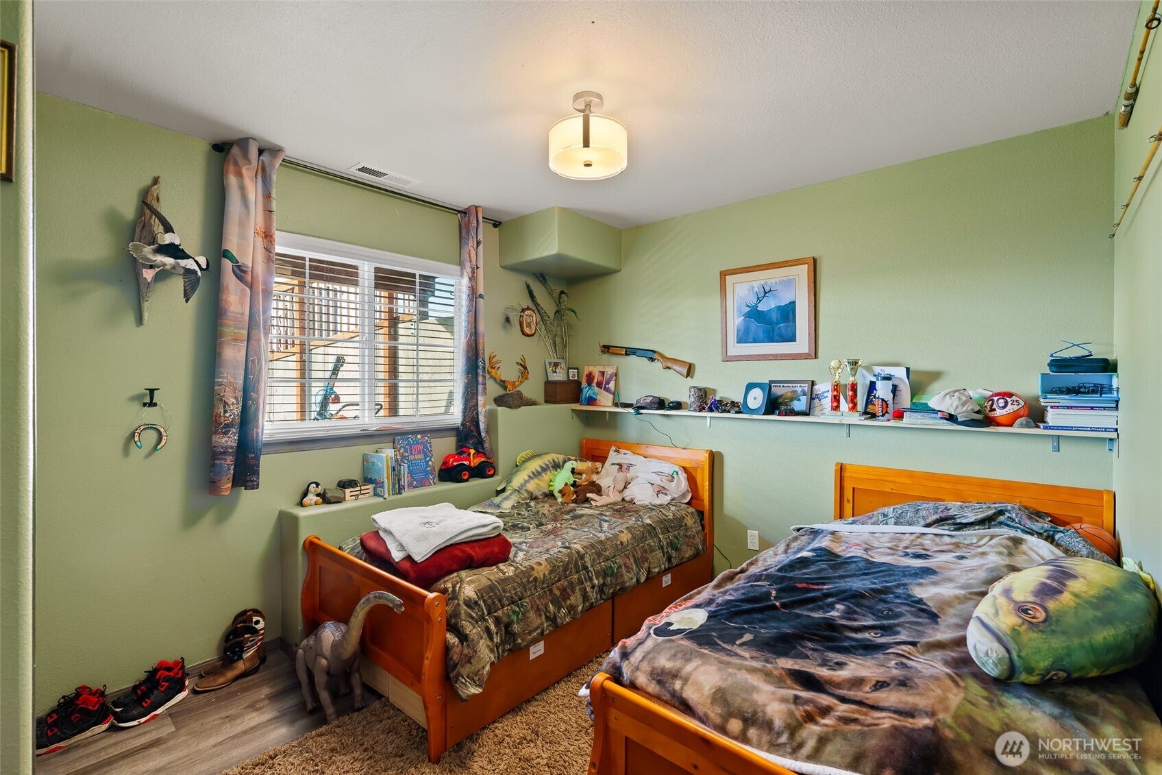 Ellensburg, Washington, 98926, United States, 6 Bedrooms Bedrooms, ,2 BathroomsBathrooms,Residential,For Sale,1992085