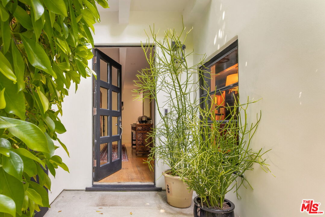 West Hollywood, California, 90048, United States, 3 Bedrooms Bedrooms, ,1 BathroomBathrooms,Residential,For Sale,1828298