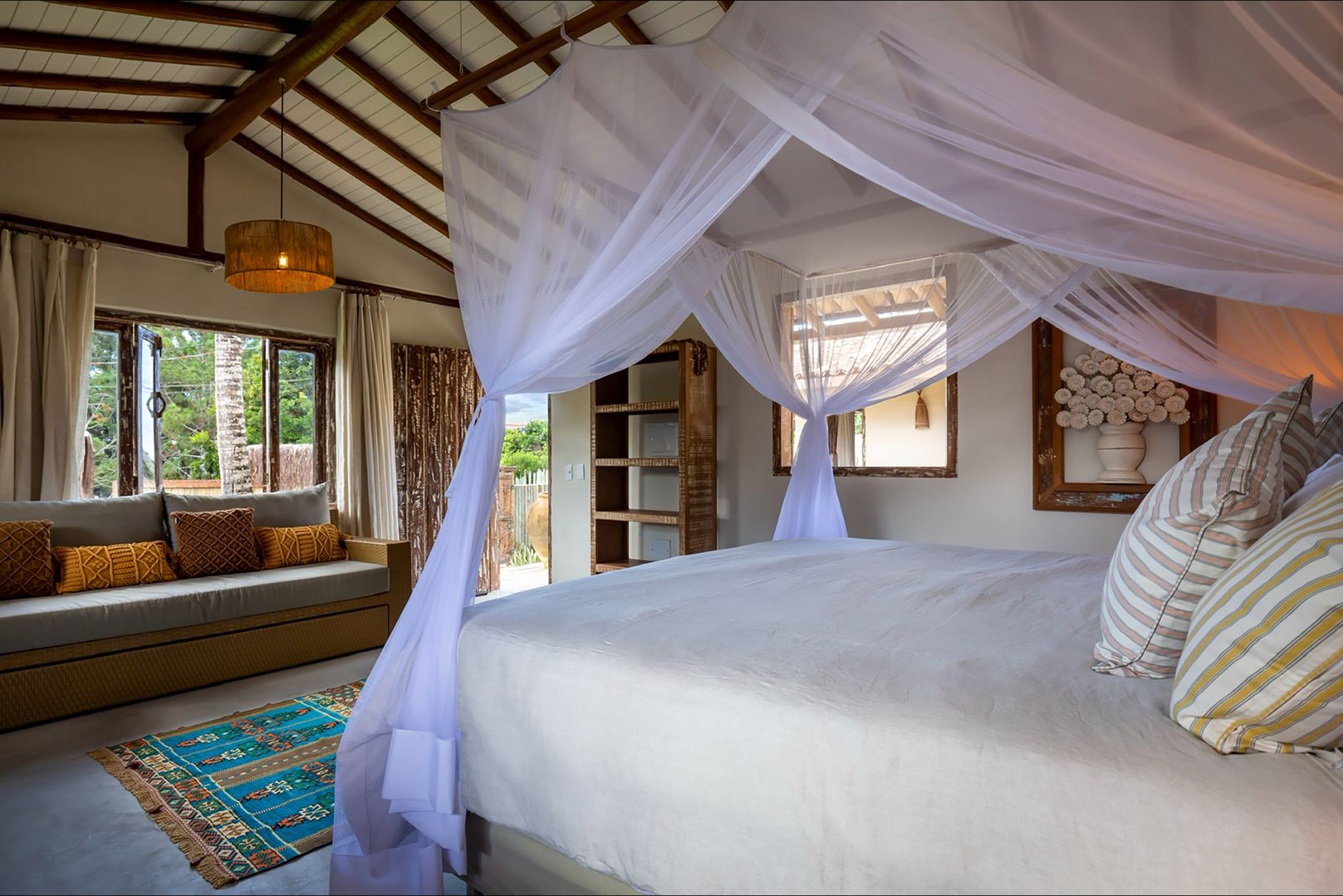  Refined residence with sophisticated interiors and native forest views - 物件實景