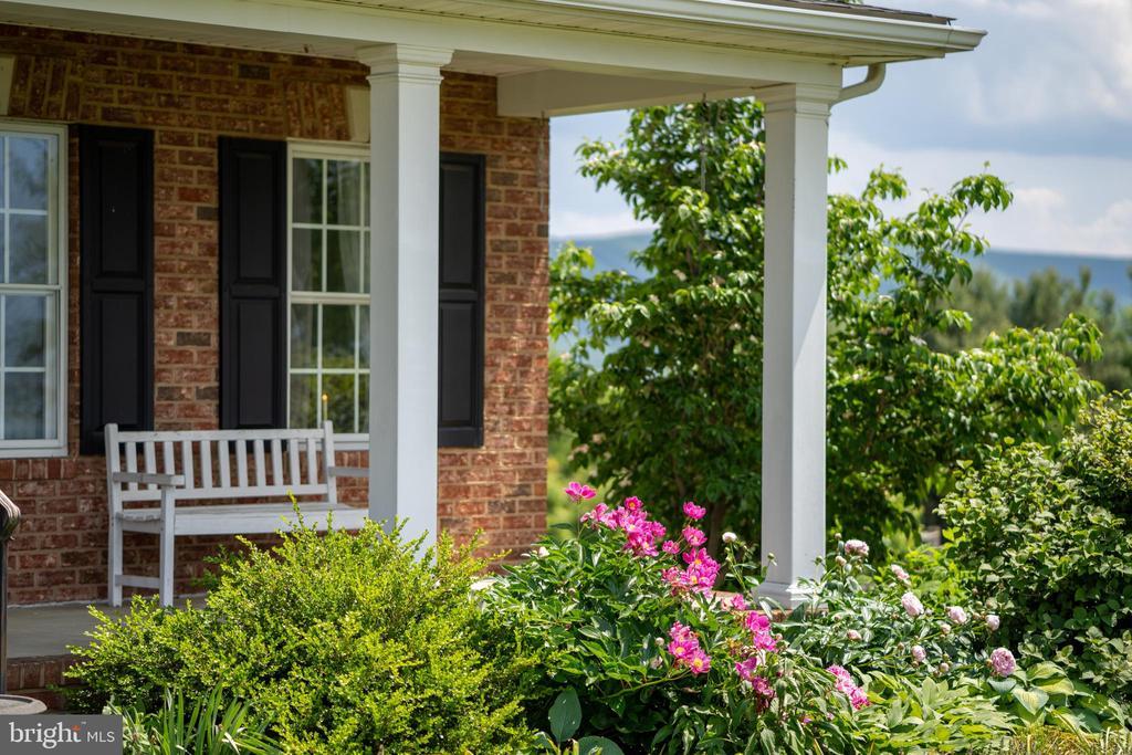 Gore, Virginia, 22637, United States, 4 Bedrooms Bedrooms, ,4 BathroomsBathrooms,Residential,For Sale,1987916