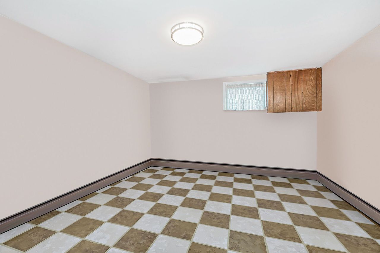 Staten Island, New York, 10302, United States, 5 Bedrooms Bedrooms, ,2 BathroomsBathrooms,Residential,For Sale,1914659