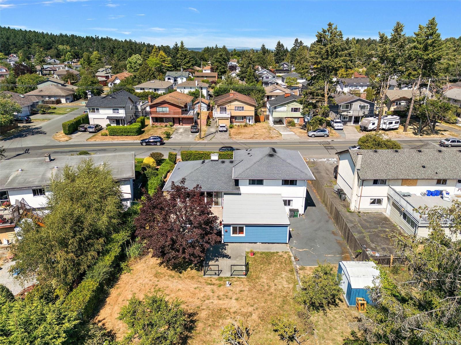 SAANICH, British Columbia, V8N 2E2, CA, 4 Bedrooms Bedrooms, ,Residential,For Sale,1949175