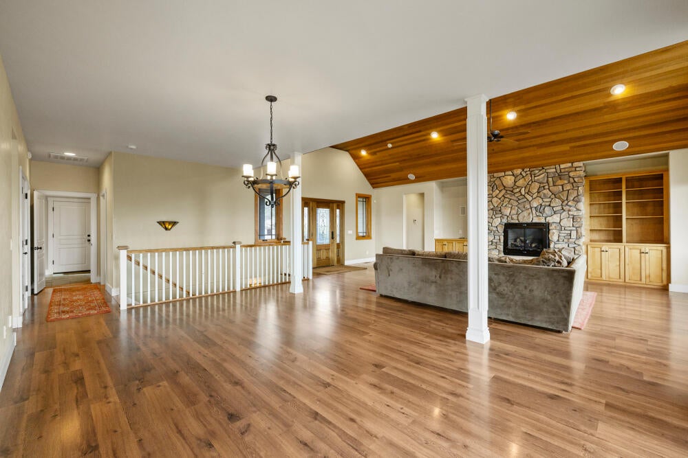 Klamath Falls, Oregon, 97601, United States, 4 Bedrooms Bedrooms, ,3 BathroomsBathrooms,Residential,For Sale,1987766