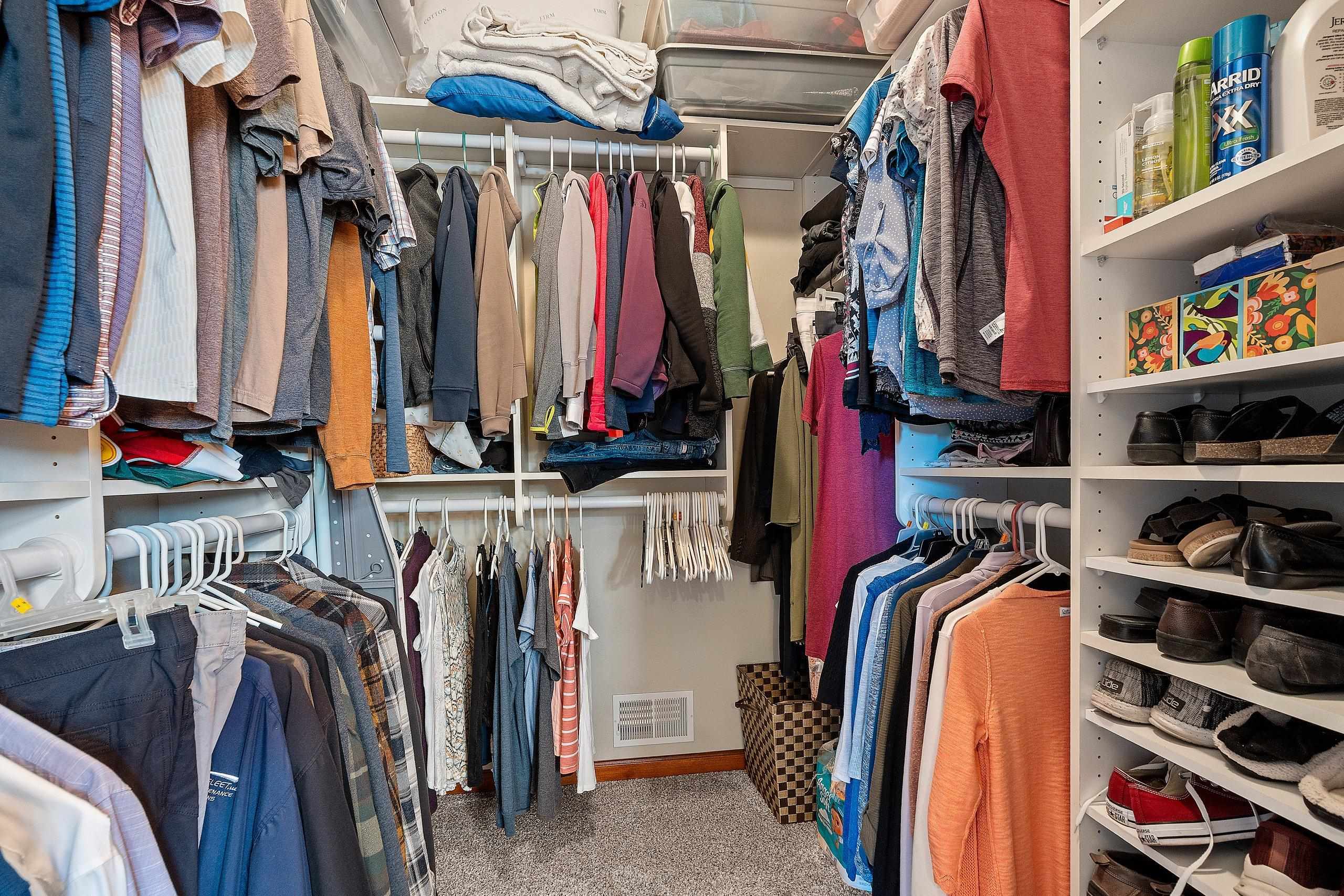 NEENAH, Wisconsin, 54956, United States, 3 Bedrooms Bedrooms, ,3 BathroomsBathrooms,Residential,For Sale,1986561