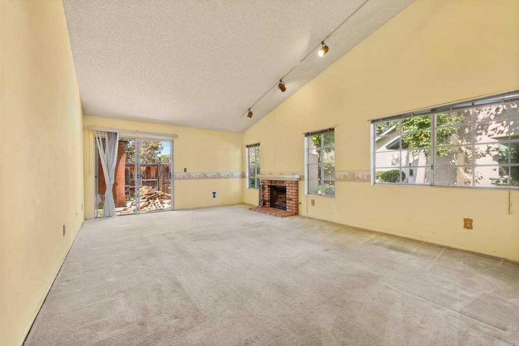 Escondido, California, 92027, United States, 2 Bedrooms Bedrooms, ,2 BathroomsBathrooms,Residential,For Sale,1965689