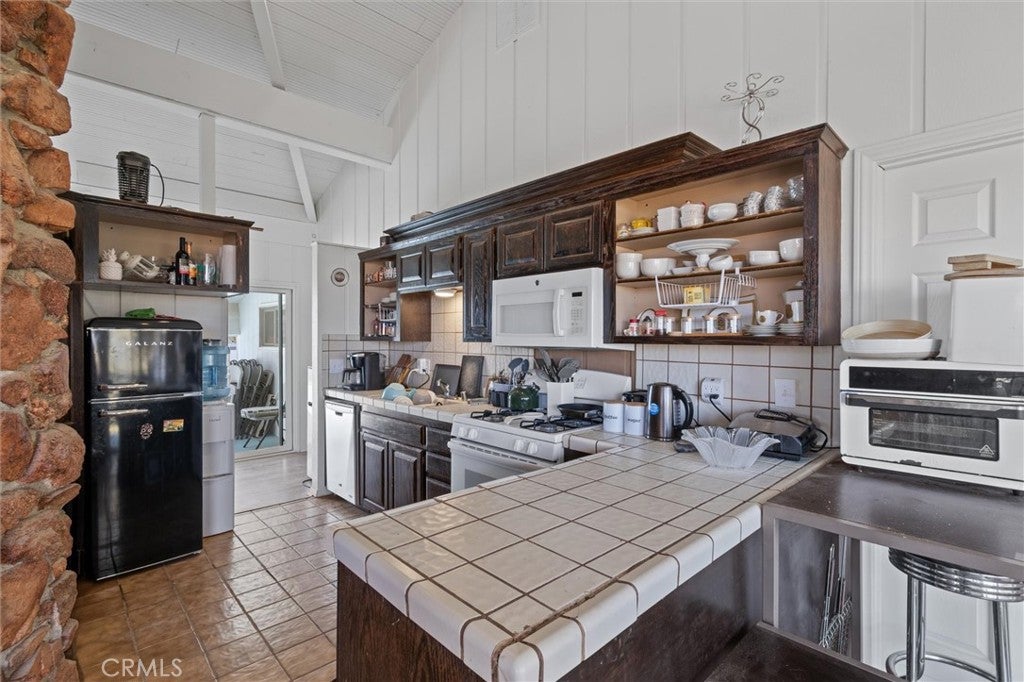 Palmdale, California, 93591, United States, 4 Bedrooms Bedrooms, ,1 BathroomBathrooms,Residential,For Sale,1940534