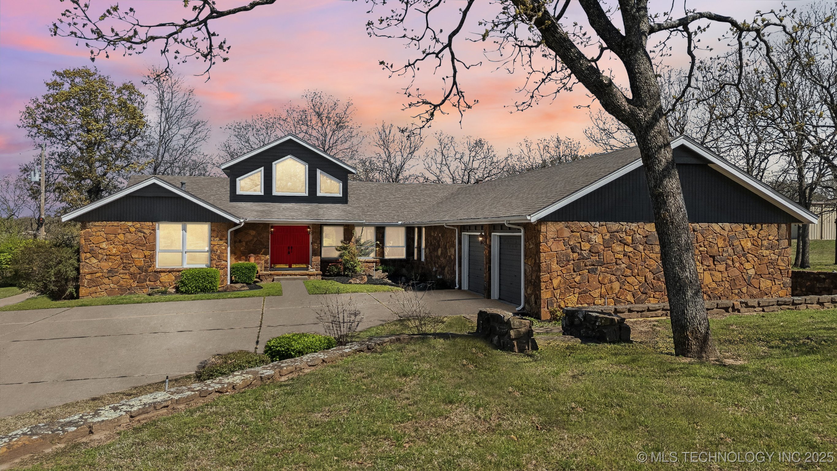 Sand Springs, Oklahoma, 74063, United States, 3 Bedrooms Bedrooms, ,3 BathroomsBathrooms,Residential,For Sale,1901465