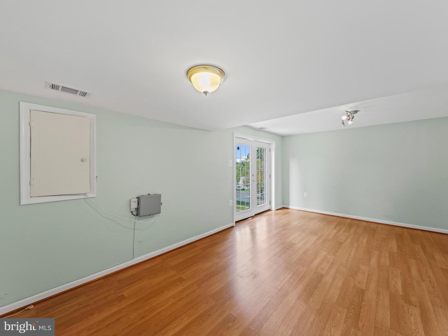 Annandale, Virginia, 22003, United States, 3 Bedrooms Bedrooms, ,4 BathroomsBathrooms,Residential,For Sale,2001924