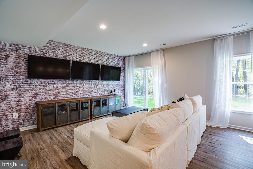 Spotsylvania, Virginia, 22551, United States, 6 Bedrooms Bedrooms, ,4 BathroomsBathrooms,Residential,For Sale,1916890