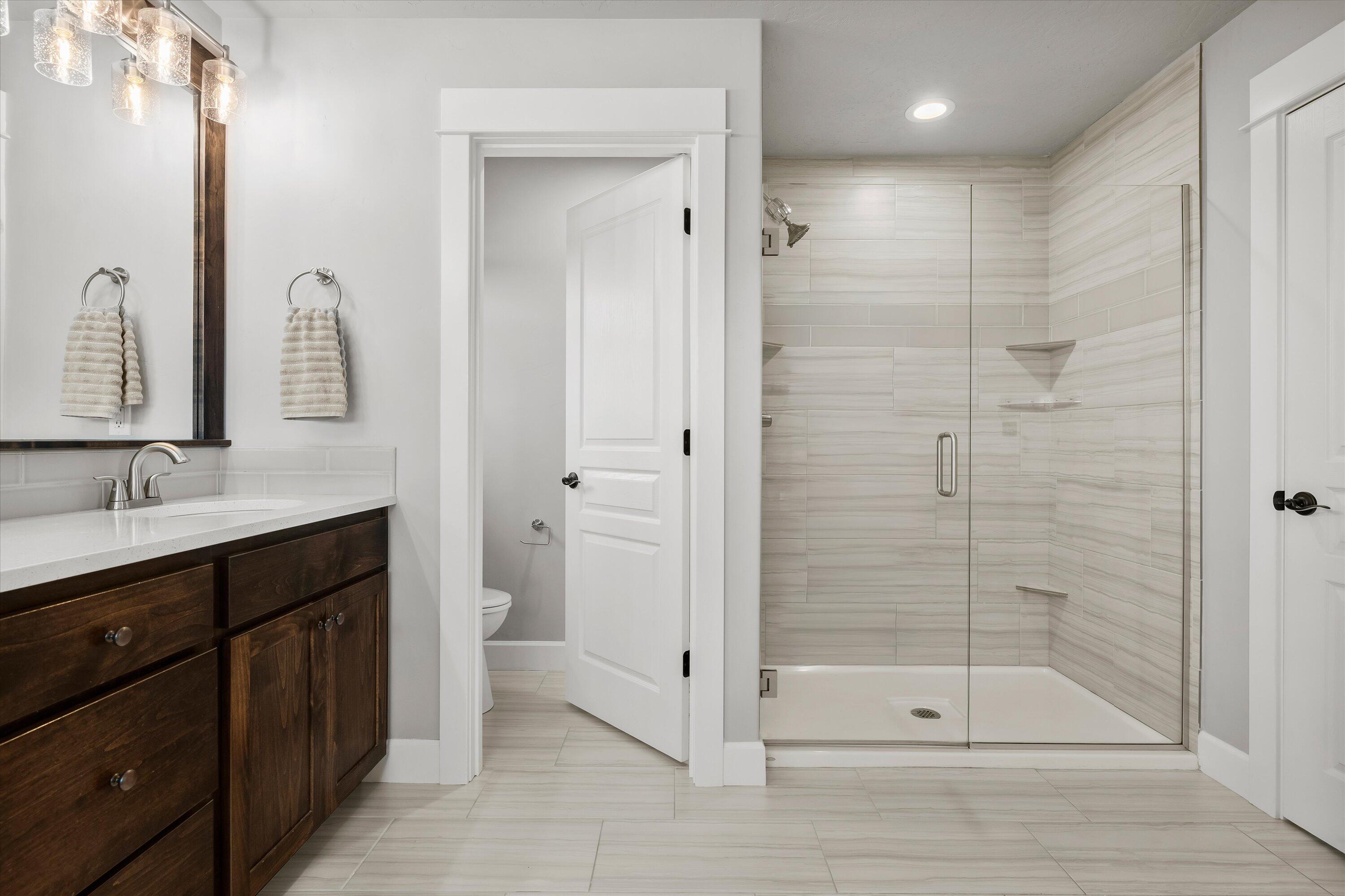 Redmond, Oregon, 97756, United States, 4 Bedrooms Bedrooms, ,3 BathroomsBathrooms,Residential,For Sale,1982797