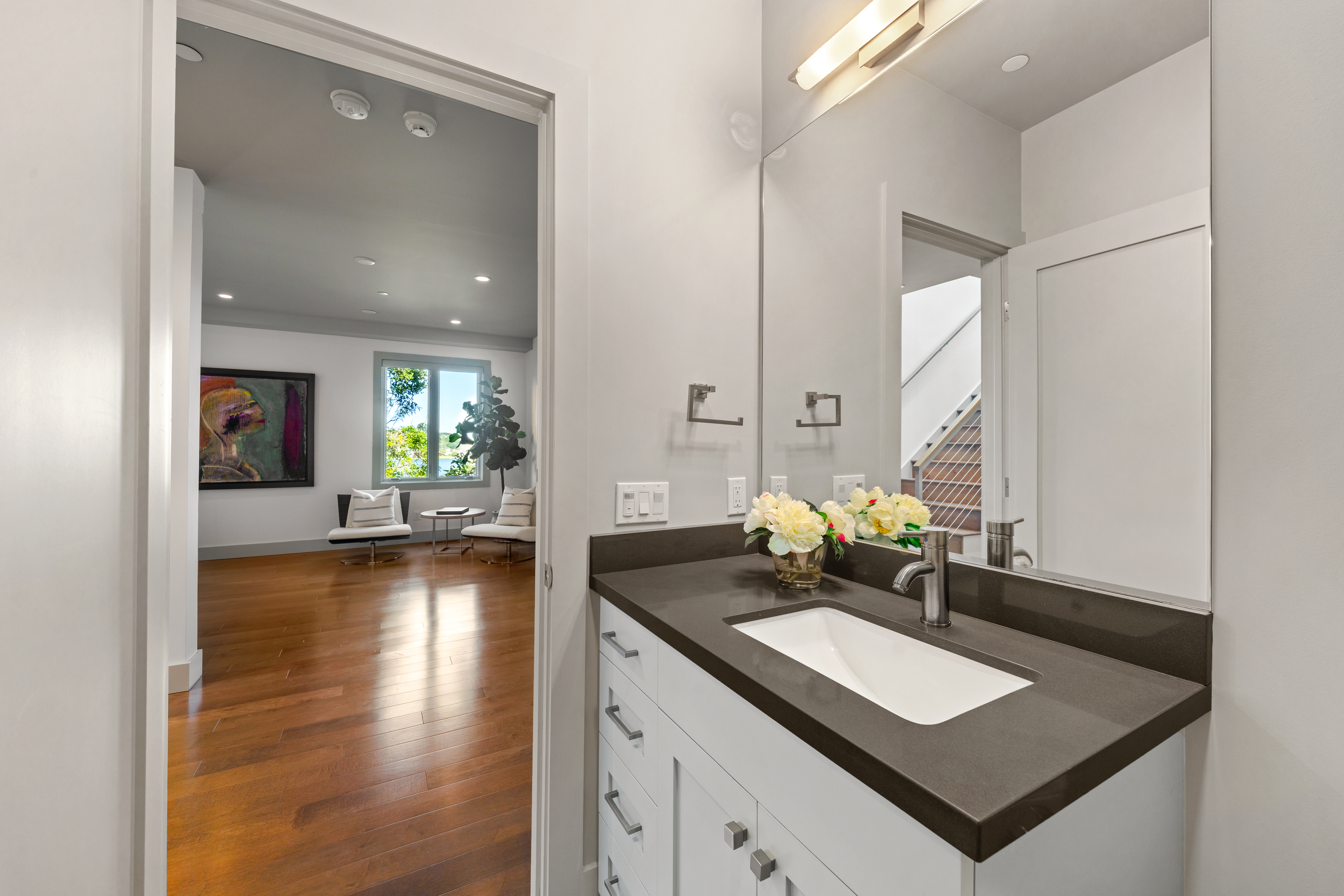  Coastal Living on Coveted Beach Road - 物件實景