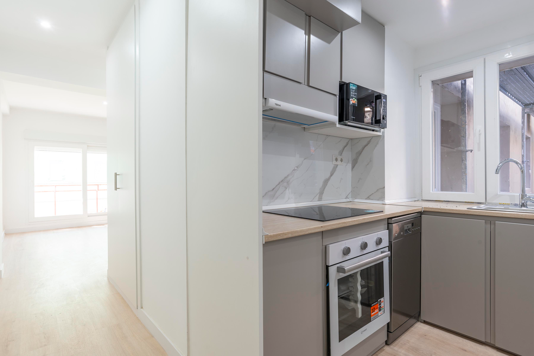  Fully renovated flat, ready to move in with terrace - 物件實景