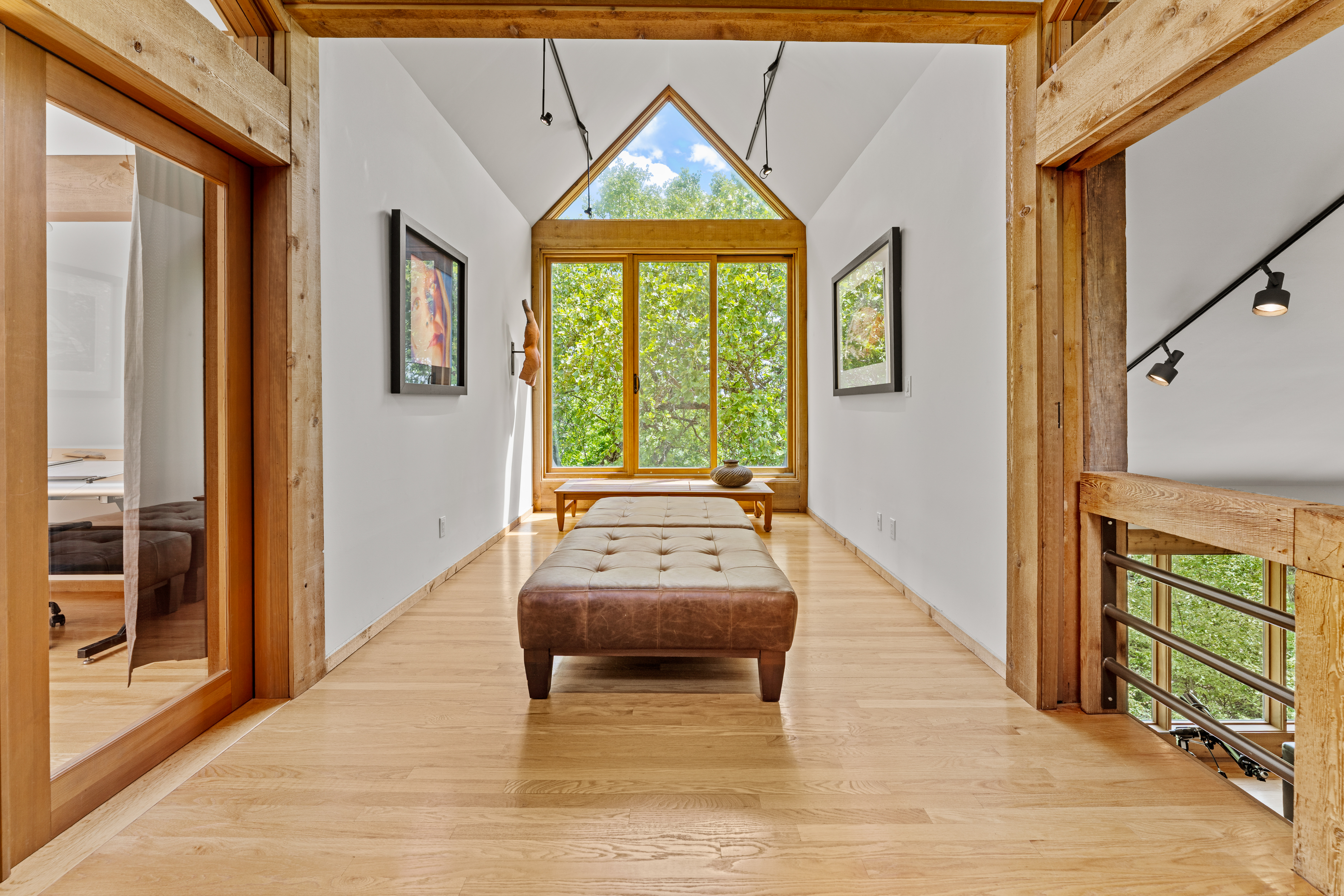  Striking Custom Home Set on 3.49 Private Acres in Wildwood - 物件實景