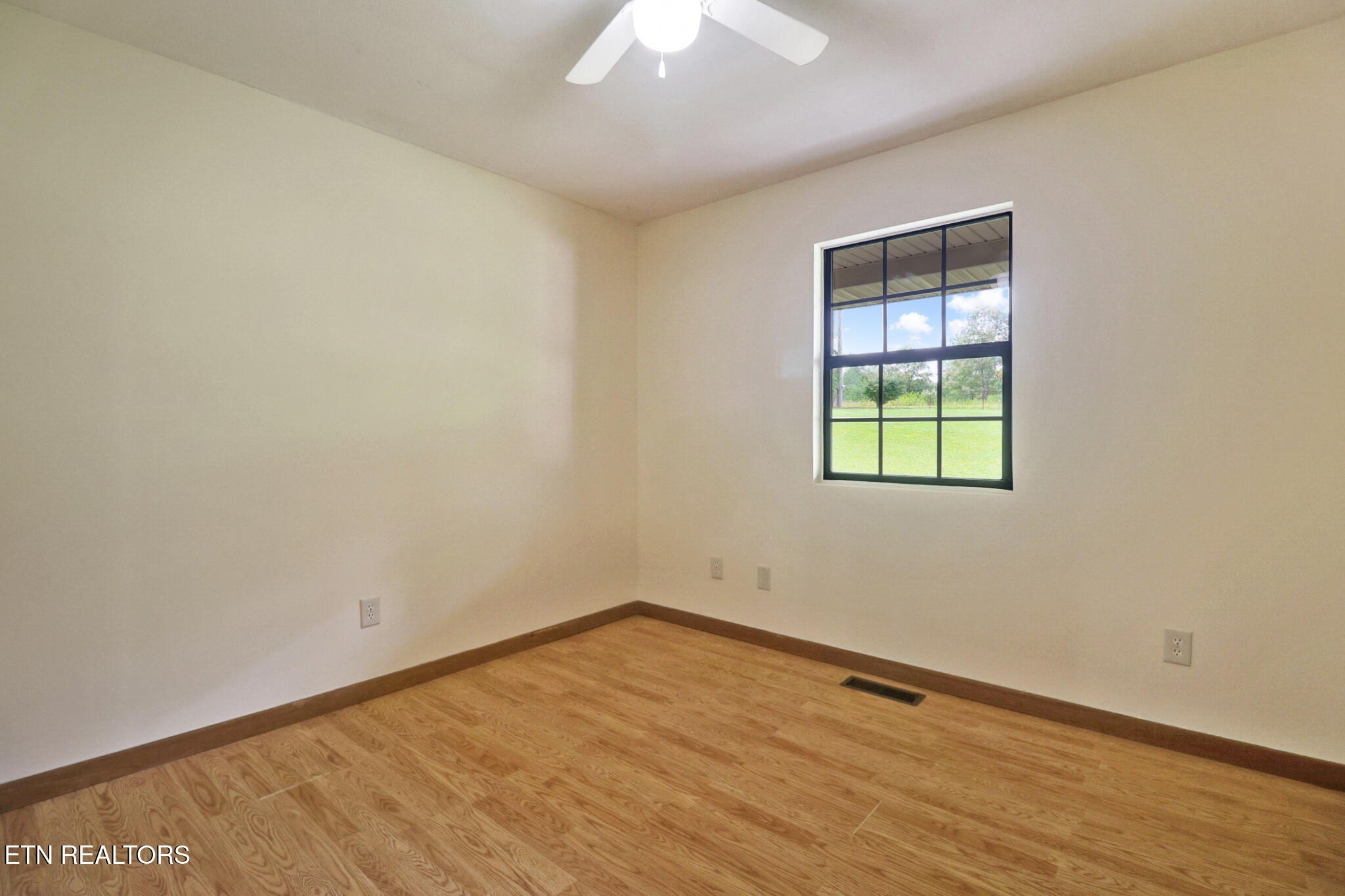 Crossville, Tennessee, 38571, United States, 3 Bedrooms Bedrooms, ,4 BathroomsBathrooms,Residential,For Sale,1979710