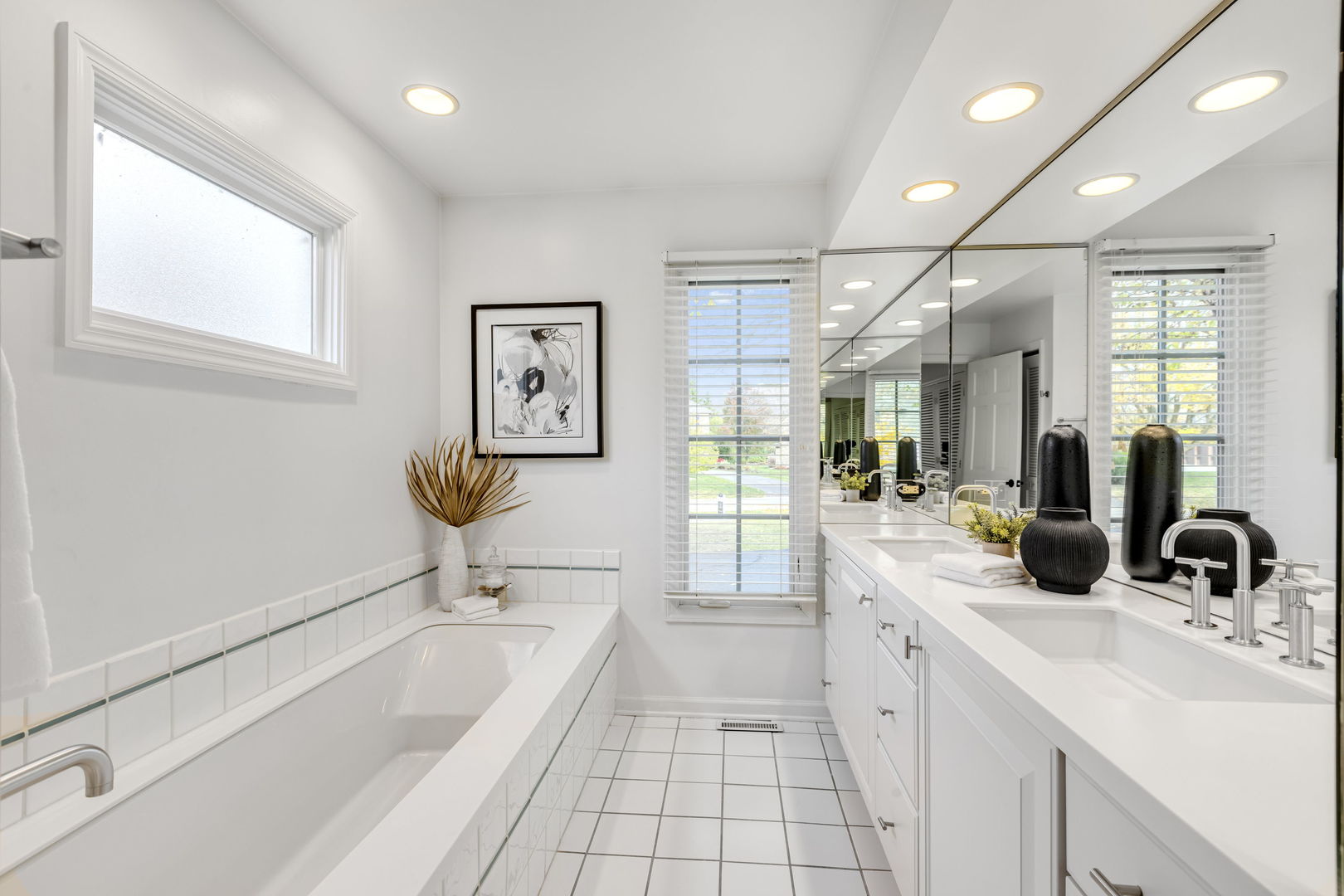 Lake Forest, Illinois, 60045, United States, 4 Bedrooms Bedrooms, ,3 BathroomsBathrooms,Residential,For Sale,1989668