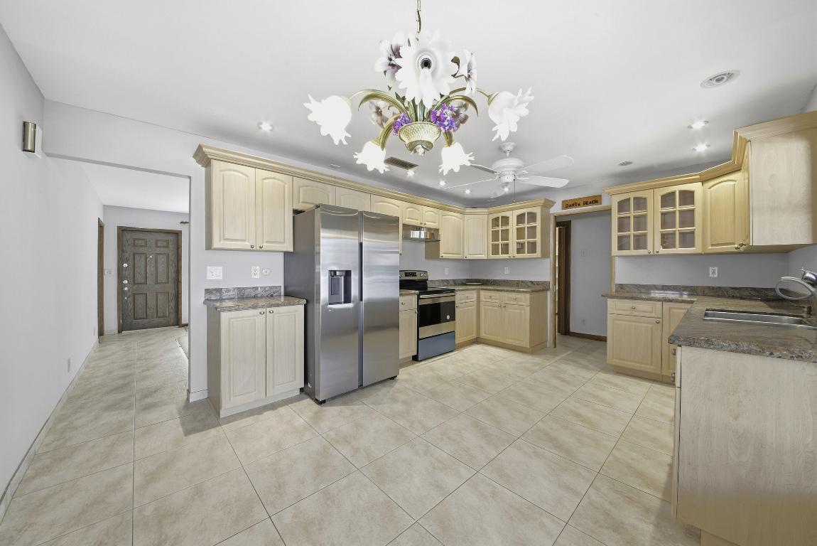 Dania Beach, Florida, 33004, United States, 2 Bedrooms Bedrooms, ,2 BathroomsBathrooms,Residential,For Sale,1996487