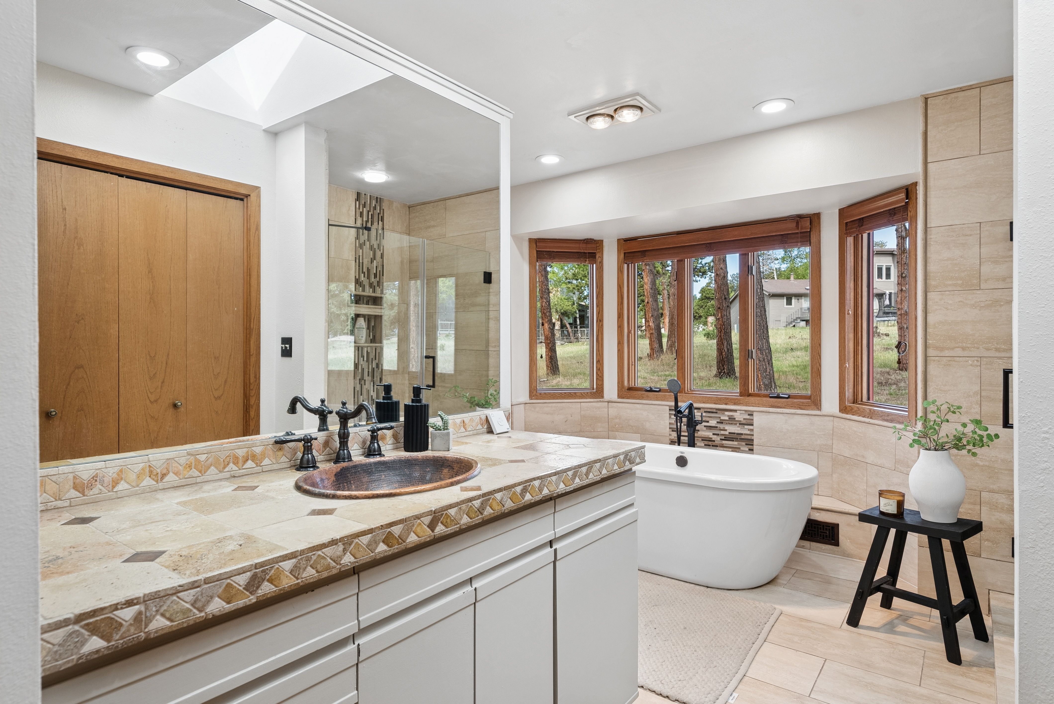  Beautiful Genesee Home With Over 4,500 Finished Sq Ft with Walk Out Basement - 物件實景