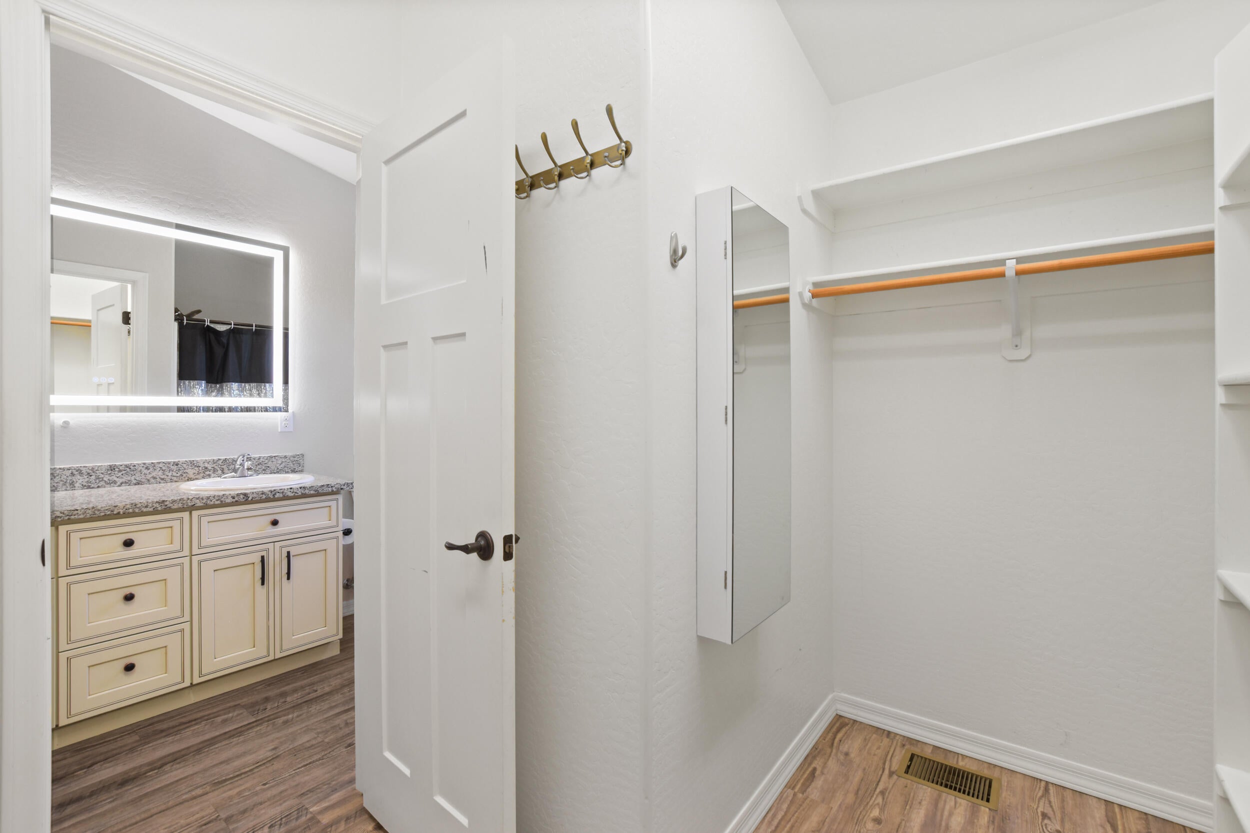 Payson, Arizona, 85541, United States, 4 Bedrooms Bedrooms, ,3 BathroomsBathrooms,Residential,For Sale,1821332
