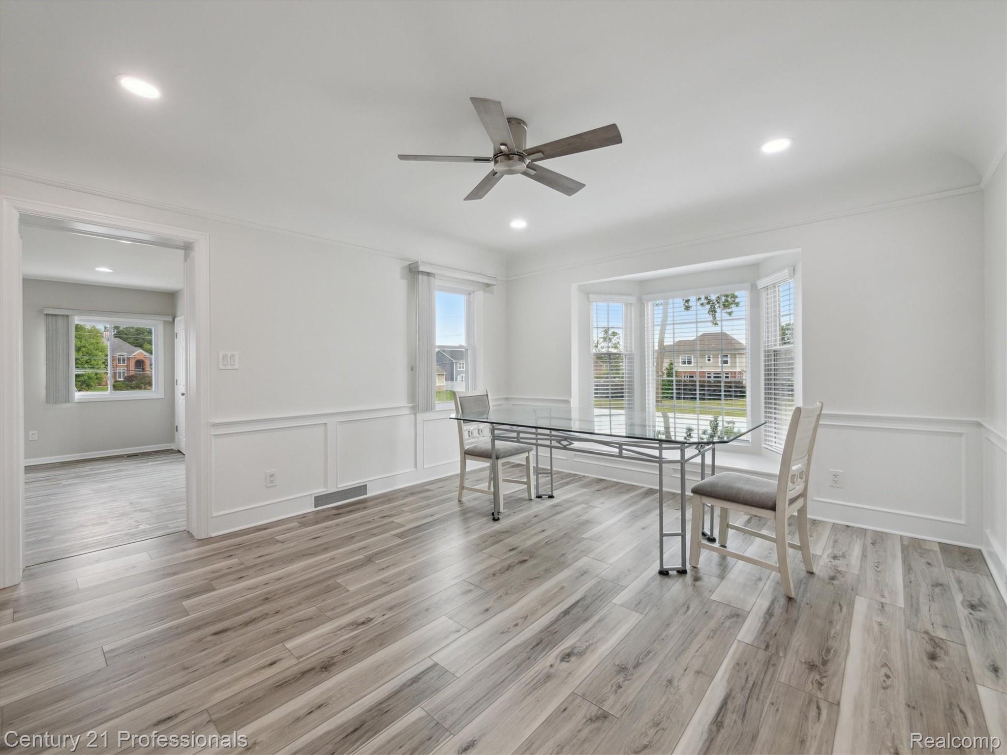 FarmingtonHills, Michigan, 48167, United States, 4 Bedrooms Bedrooms, ,4 BathroomsBathrooms,Residential,For Sale,1895323