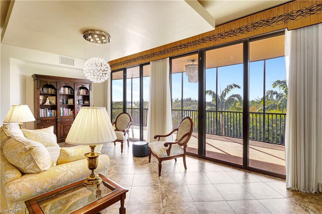 Fort Myers, Florida, 33907, United States, 2 Bedrooms Bedrooms, ,3 BathroomsBathrooms,Residential,For Sale,1994873