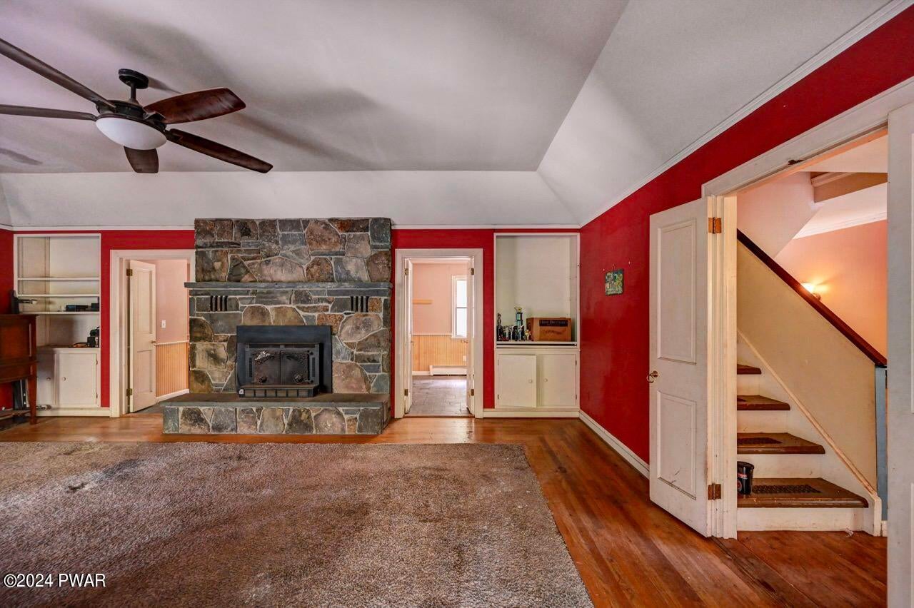 Hawley, Pennsylvania, 18428, United States, 5 Bedrooms Bedrooms, ,4 BathroomsBathrooms,Residential,For Sale,1979290