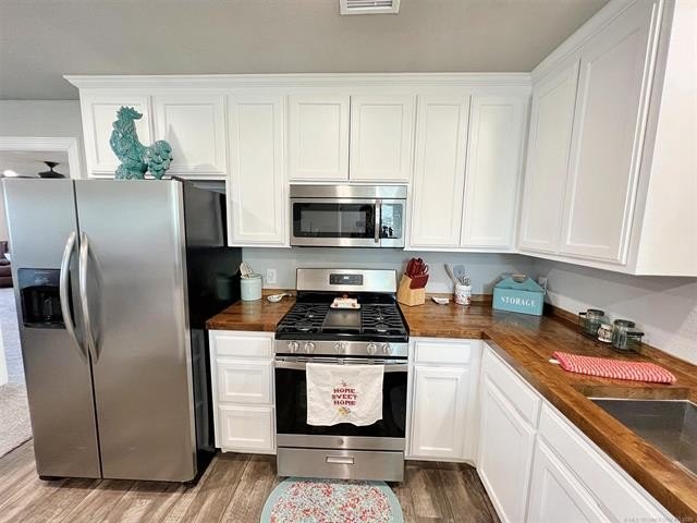 Tahlequah, Oklahoma, 74464, United States, 6 Bedrooms Bedrooms, ,4 BathroomsBathrooms,Residential,For Sale,1982576