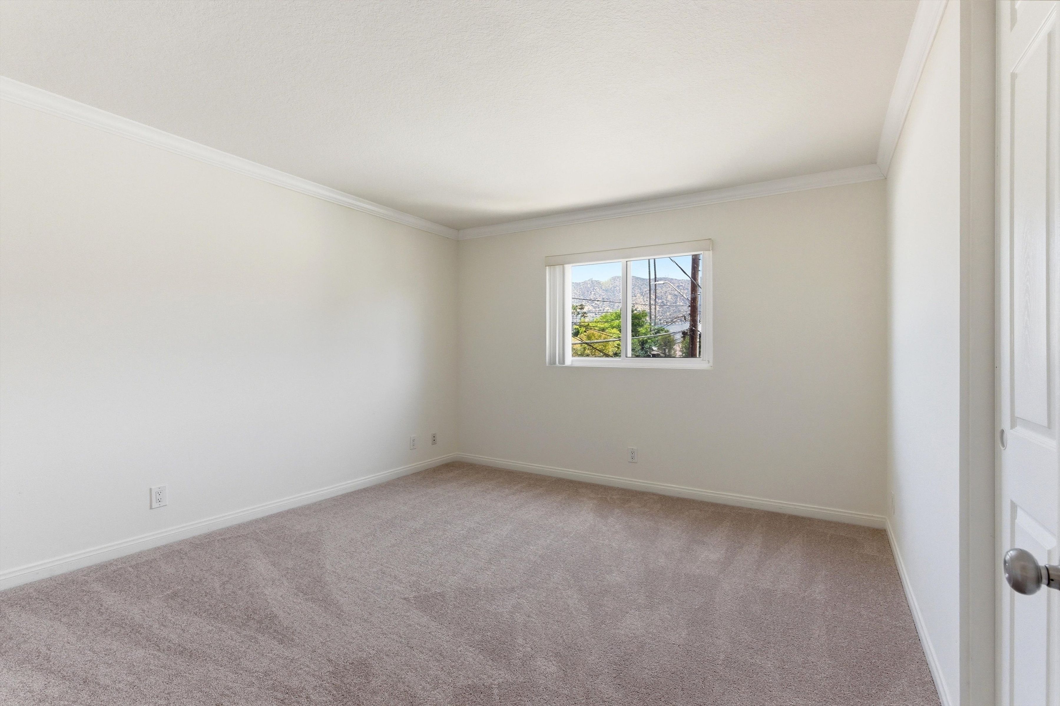 1015 East Spazier Avenue, Unit 205 - 物件實景