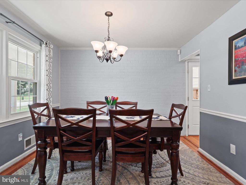 Springfield, Virginia, 22152, United States, 4 Bedrooms Bedrooms, ,3 BathroomsBathrooms,Residential,For Sale,1921904
