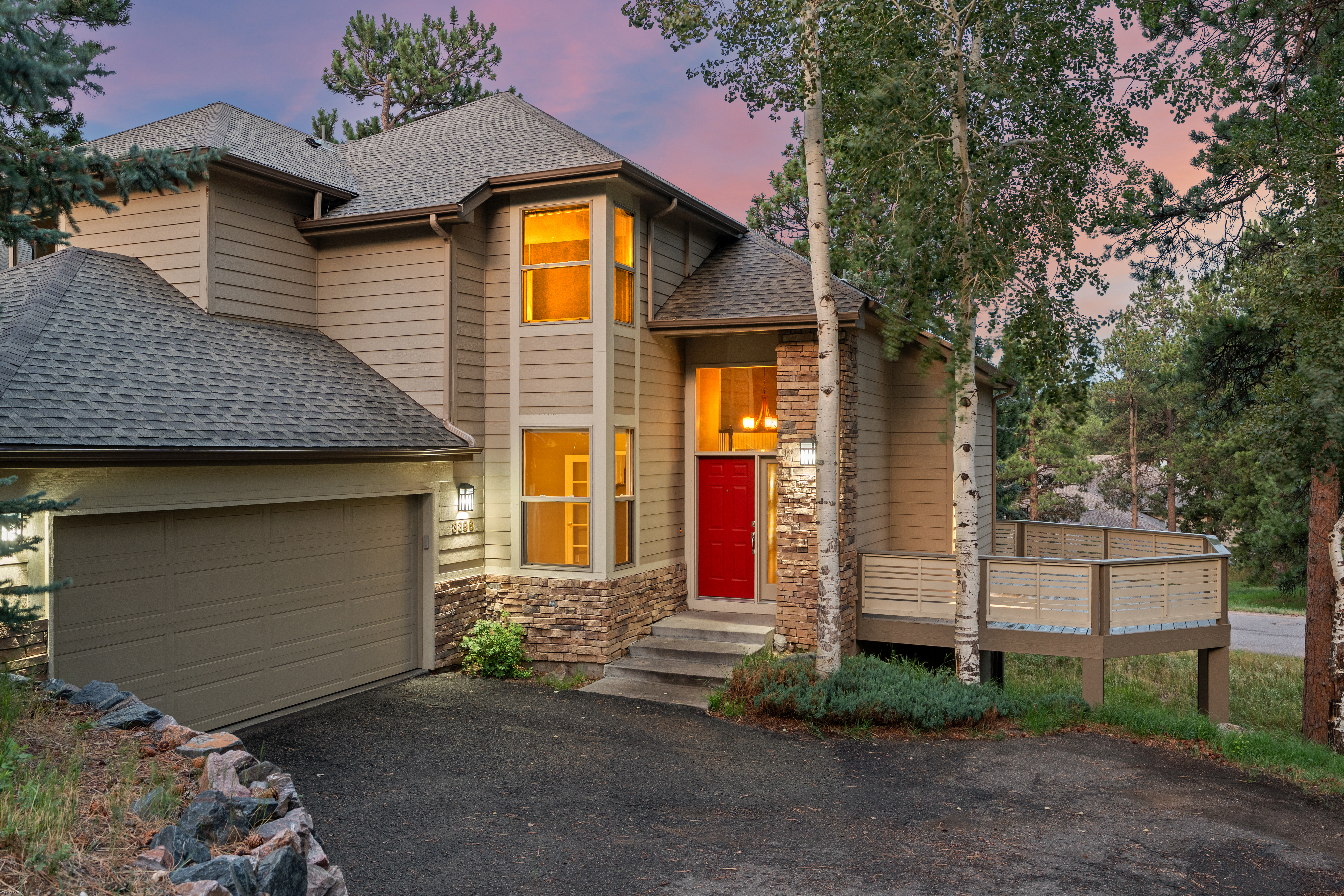  Evergreen Light-Filled Retreat Near Lake Golf Trails & South Deck - 物件實景