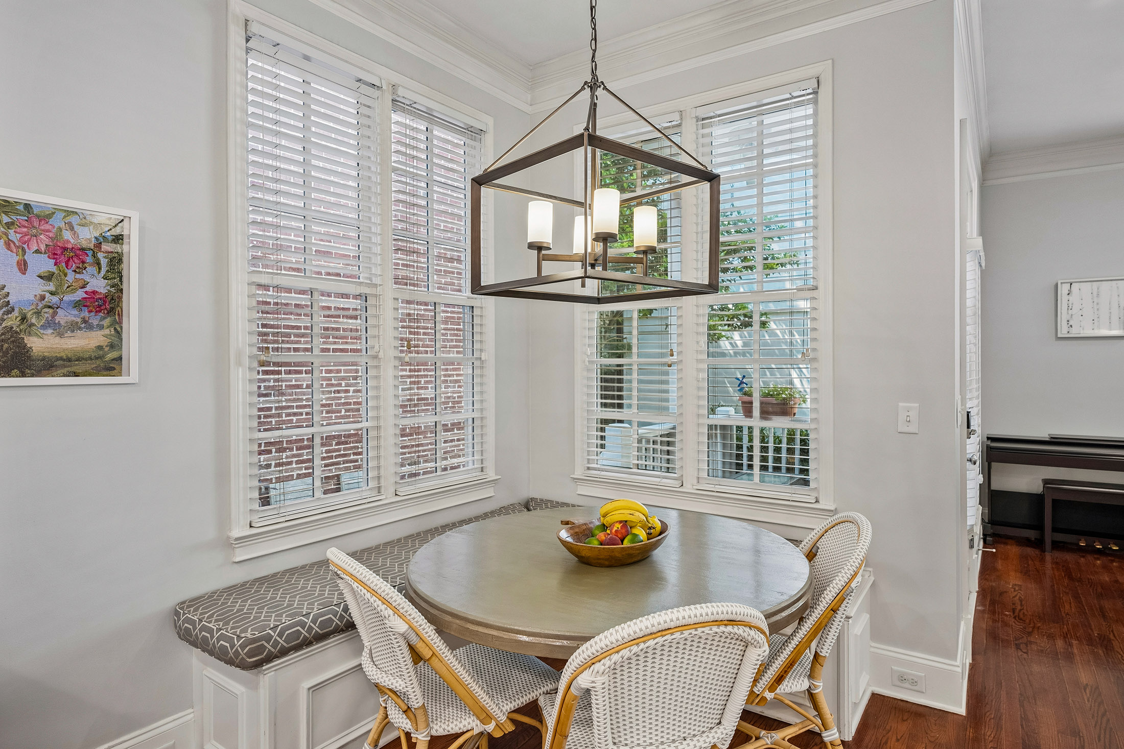  Stunning Cape Cod Residence in Sought-After Edmund Park - 物件實景