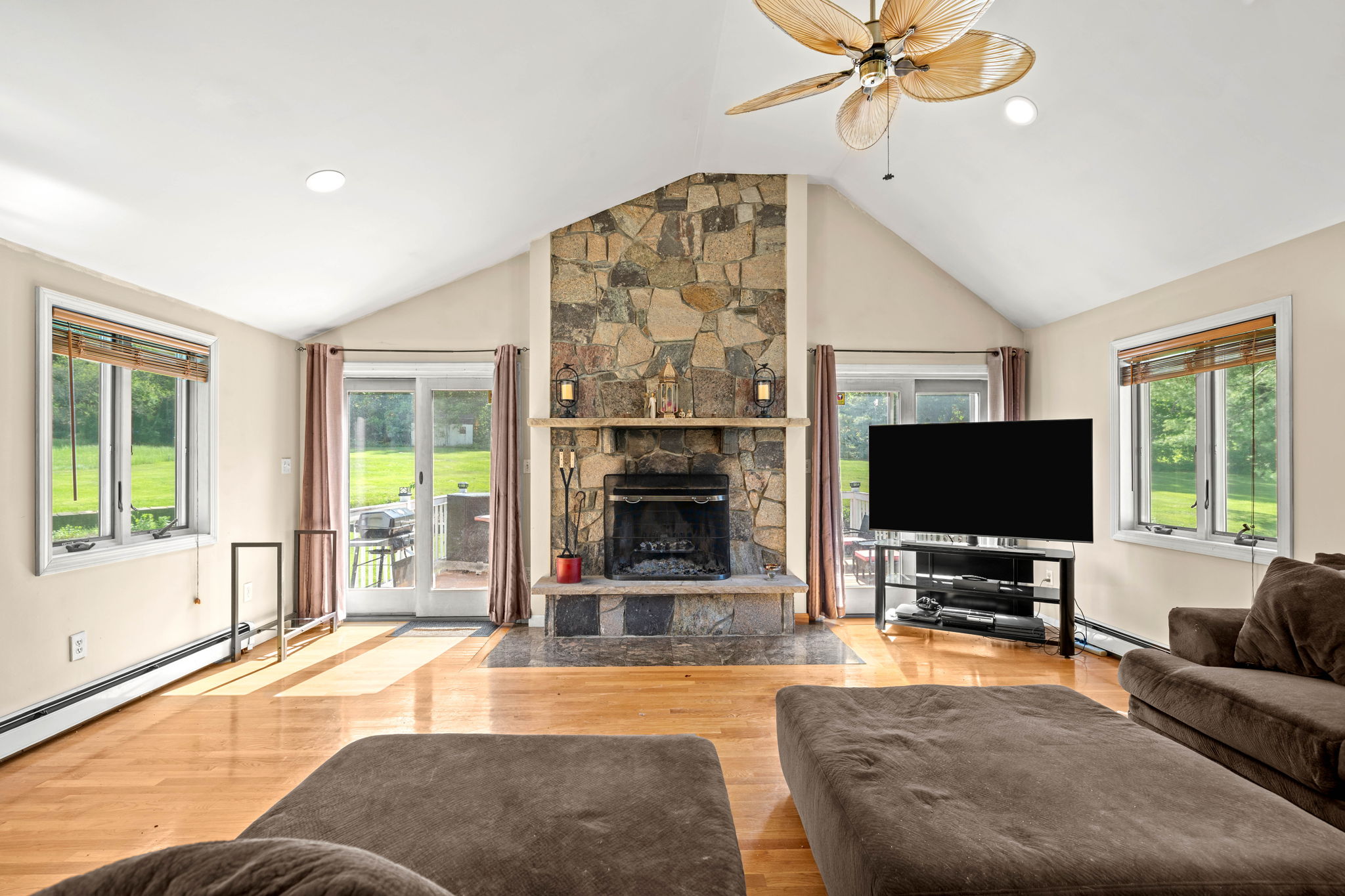  240 Hampstead St, Methuen, MA, 01844 - 物件實景