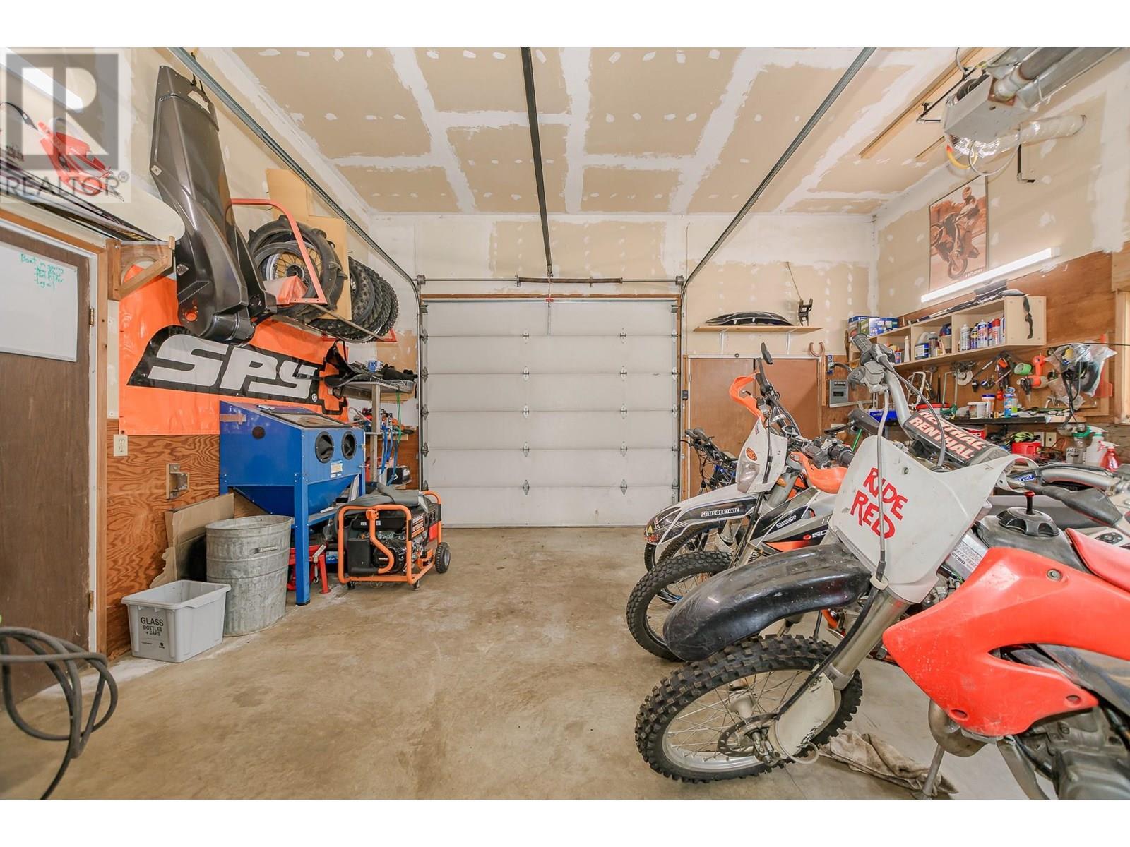 SICAMOUS, British Columbia, V0E 2V4, CA, 3 Bedrooms Bedrooms, ,2 BathroomsBathrooms,Residential,For Sale,1903862