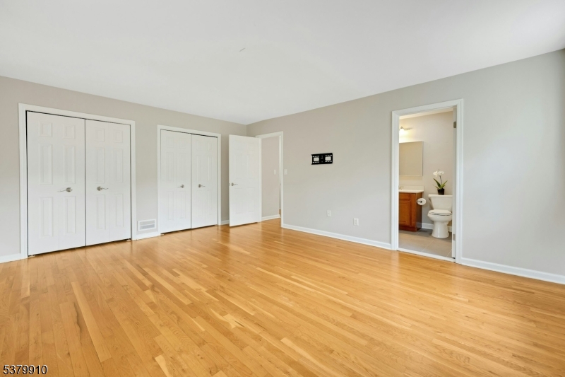 Mendham Boro, New Jersey, 07945, United States, 2 Bedrooms Bedrooms, ,3 BathroomsBathrooms,Residential,For Sale,1926186