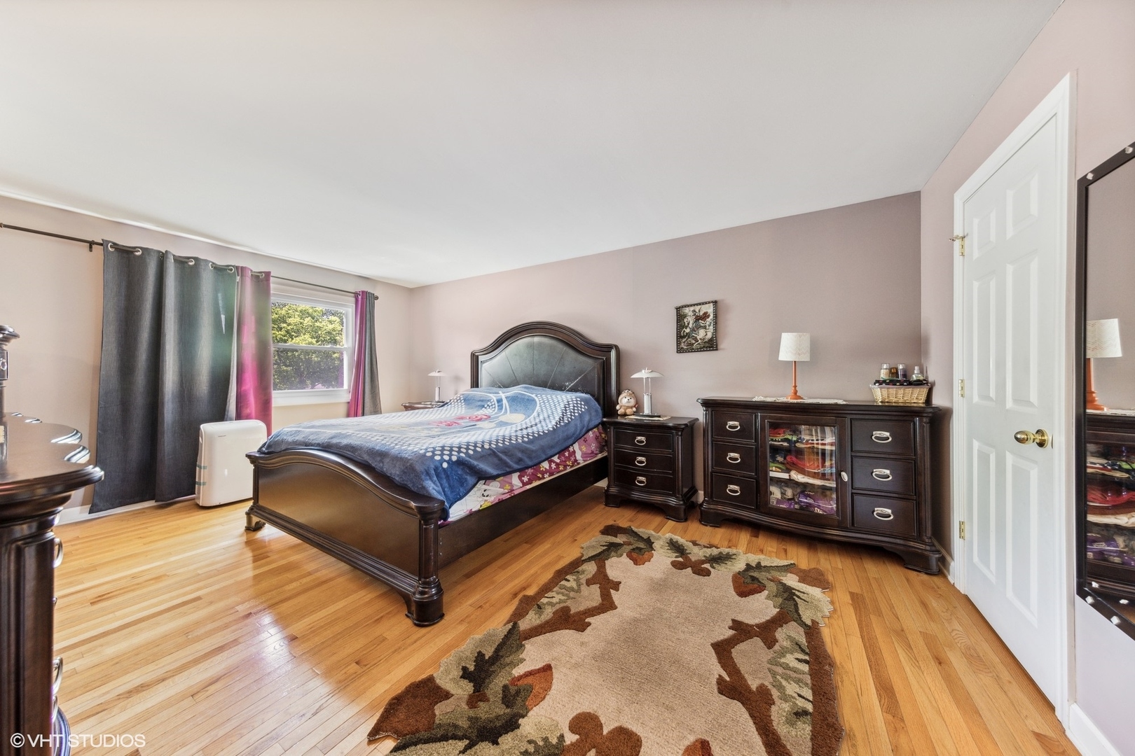 Glen Ellyn, Illinois, 60137, United States, 4 Bedrooms Bedrooms, ,3 BathroomsBathrooms,Residential,For Sale,1827602