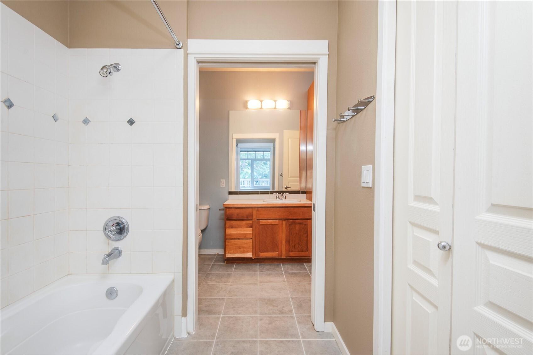 KIRKLAND, Washington, 98033, United States, 1 Bedroom Bedrooms, ,1 BathroomBathrooms,Residential,For Sale,1778230