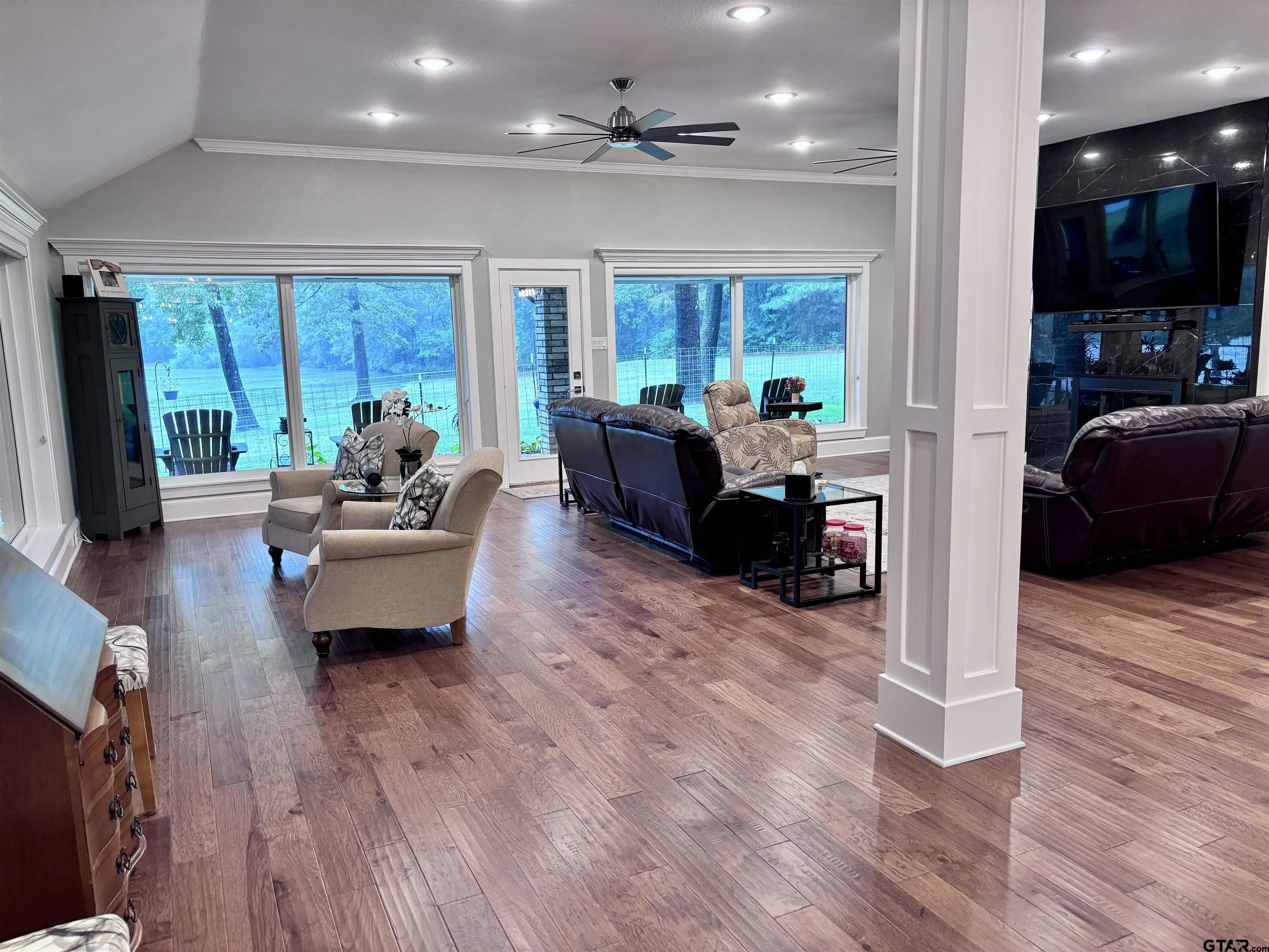 Pittsburg, Texas, 75686, United States, 4 Bedrooms Bedrooms, ,5 BathroomsBathrooms,Residential,For Sale,1942722