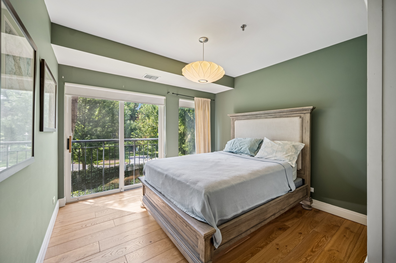 Lake Forest, Illinois, 60045, United States, 3 Bedrooms Bedrooms, ,2 BathroomsBathrooms,Residential,For Sale,1940647