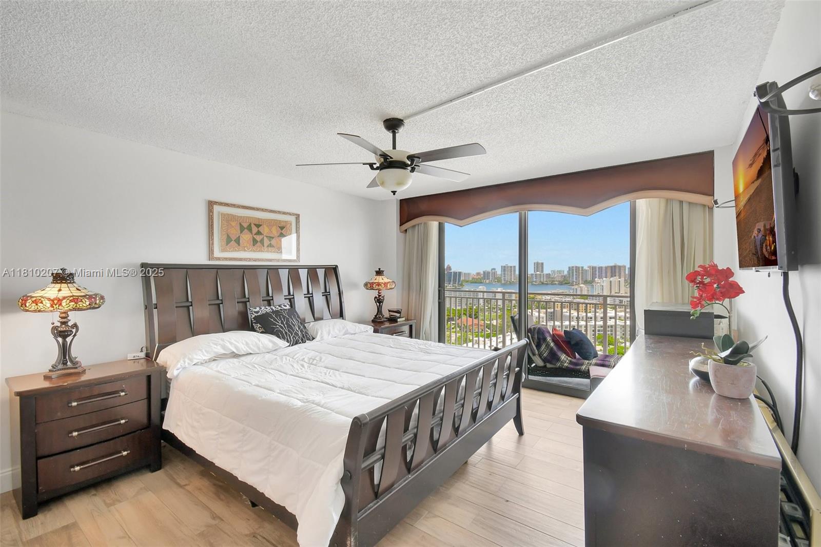 Sunny Isles Beach, Florida, 33160, United States, 2 Bedrooms Bedrooms, ,2 BathroomsBathrooms,Residential,For Sale,1837266