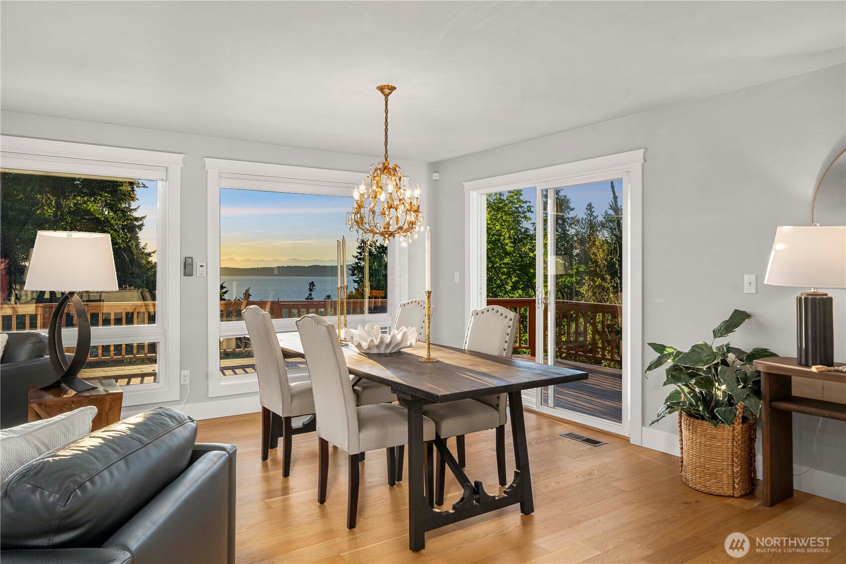 Federal Way, Washington, 98003, United States, 4 Bedrooms Bedrooms, ,2 BathroomsBathrooms,Residential,For Sale,1924740