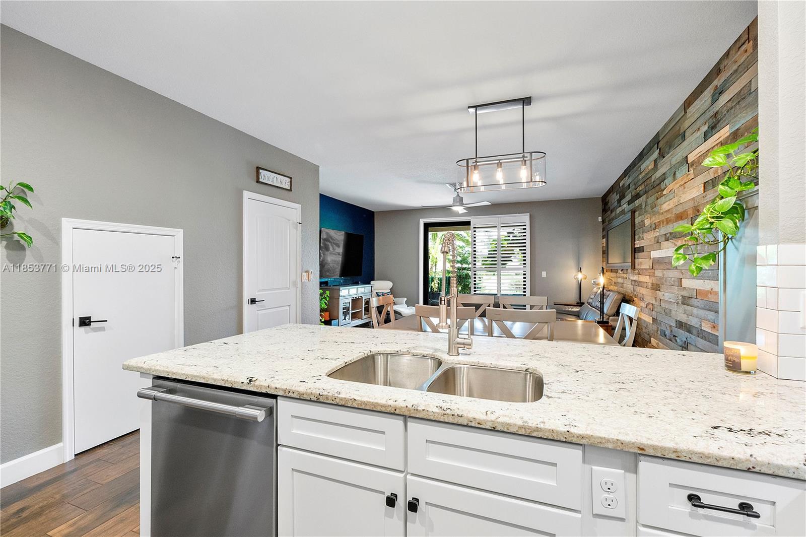 Oakland Park, Florida, 33334, United States, 3 Bedrooms Bedrooms, ,3 BathroomsBathrooms,Residential,For Sale,1911600