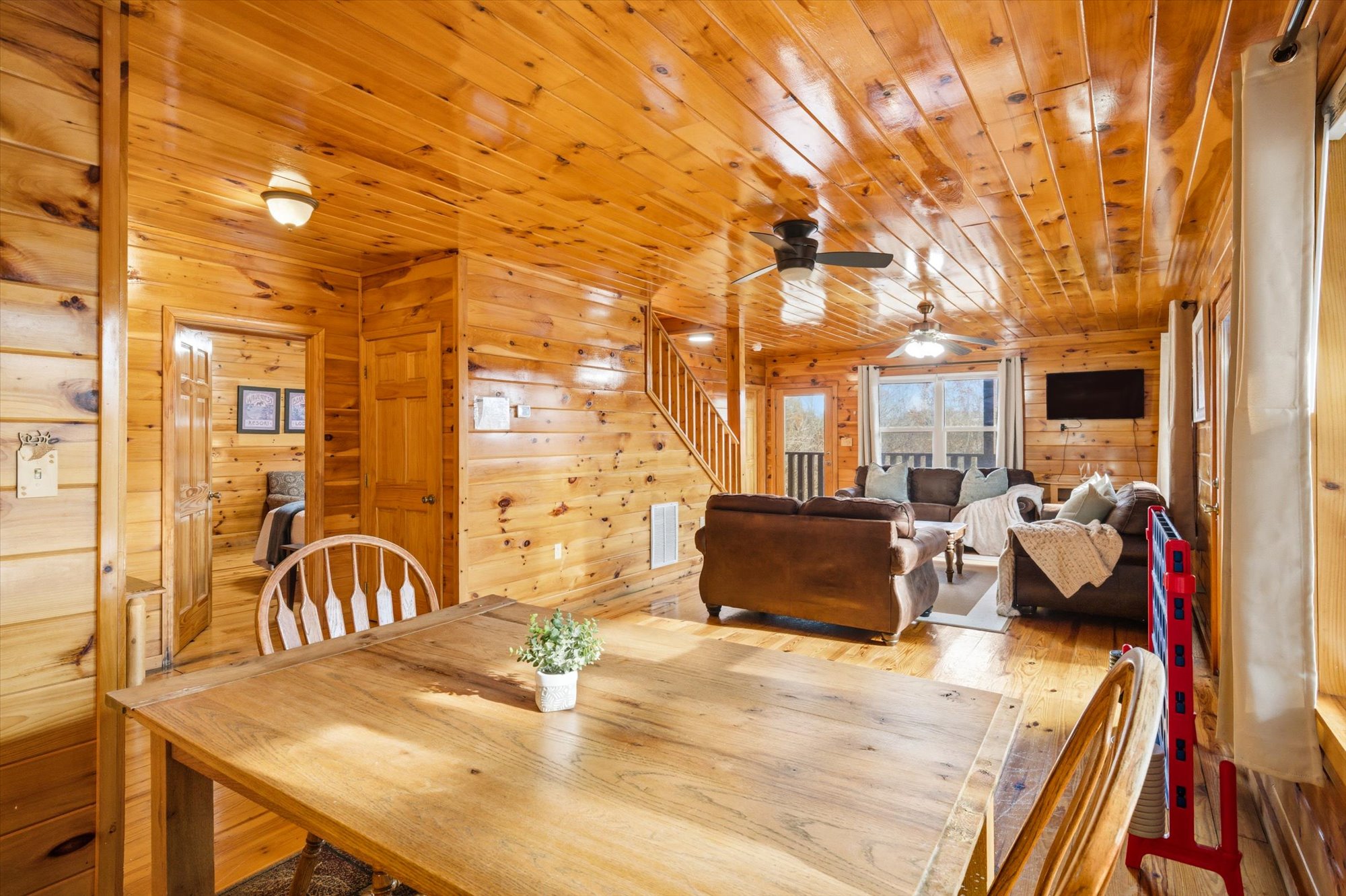 Sevierville, Tennessee, 37876-3406, United States, 3 Bedrooms Bedrooms, ,5 BathroomsBathrooms,Residential,For Sale,2049447