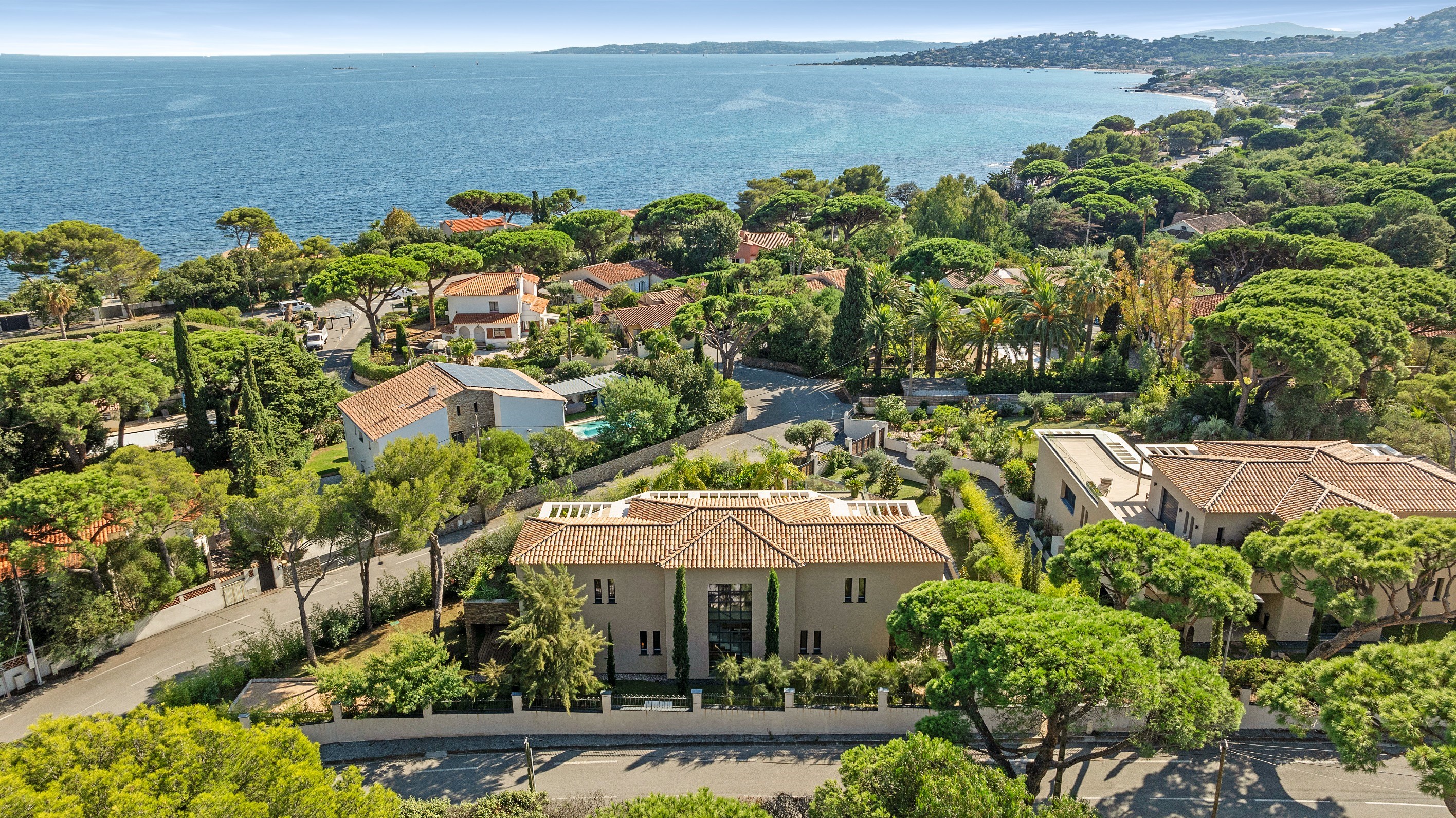  Exceptional contemporary villa for sale in Sainte-Maxime: 440 sqm, 5 bedrooms, … - 物件實景