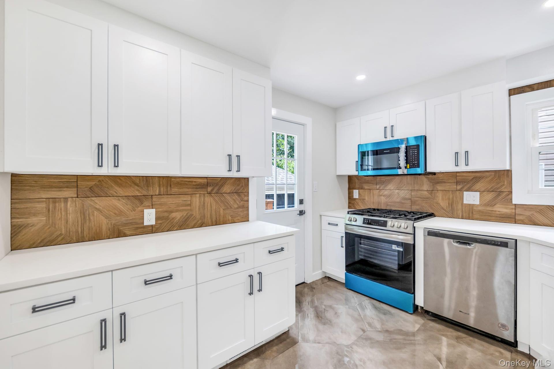 Port Washington, New York, 11050, United States, 3 Bedrooms Bedrooms, ,2 BathroomsBathrooms,Residential,For Sale,1882705