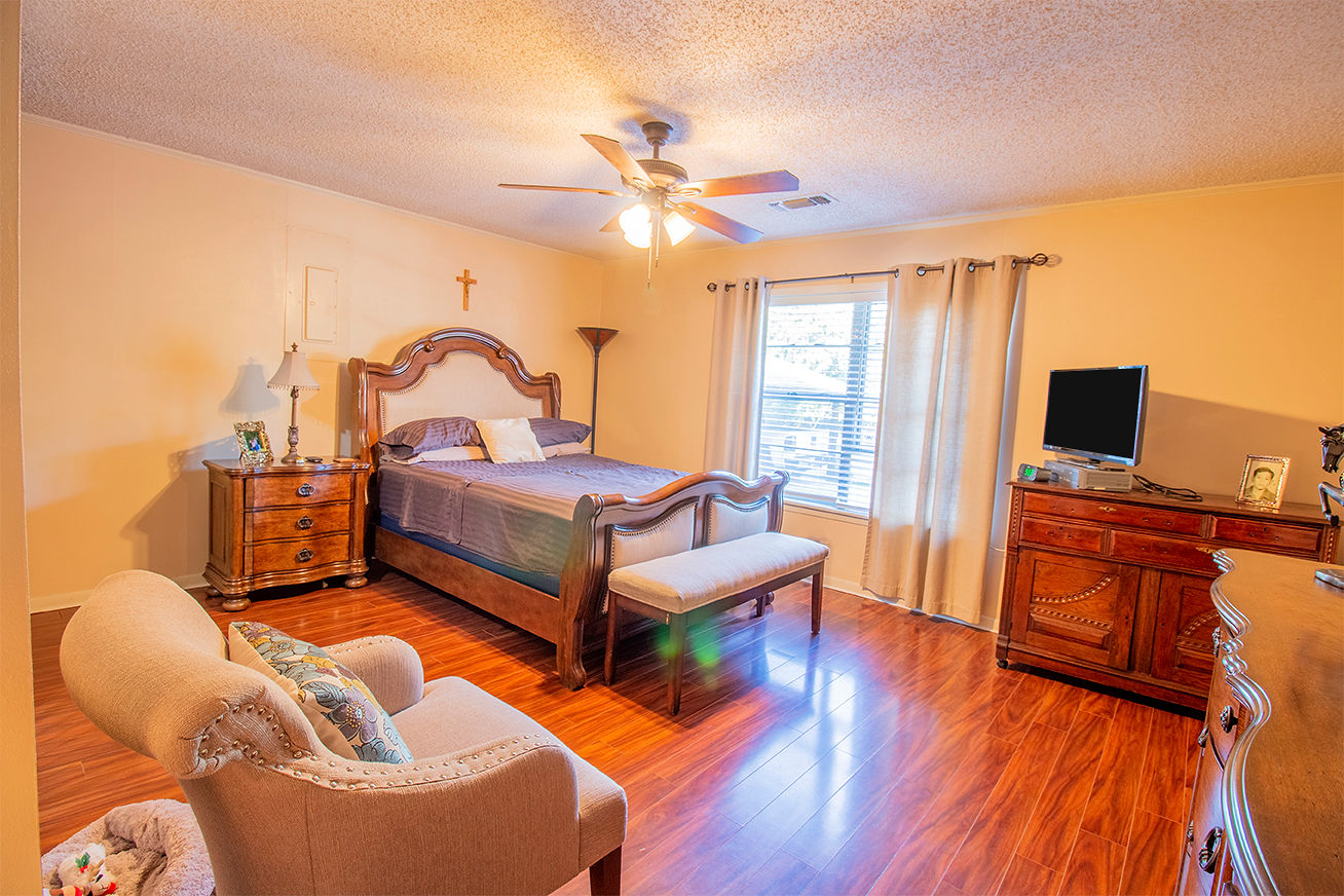 GRAND SALINE, Texas, 75140, United States, 3 Bedrooms Bedrooms, ,2 BathroomsBathrooms,Residential,For Sale,1960368