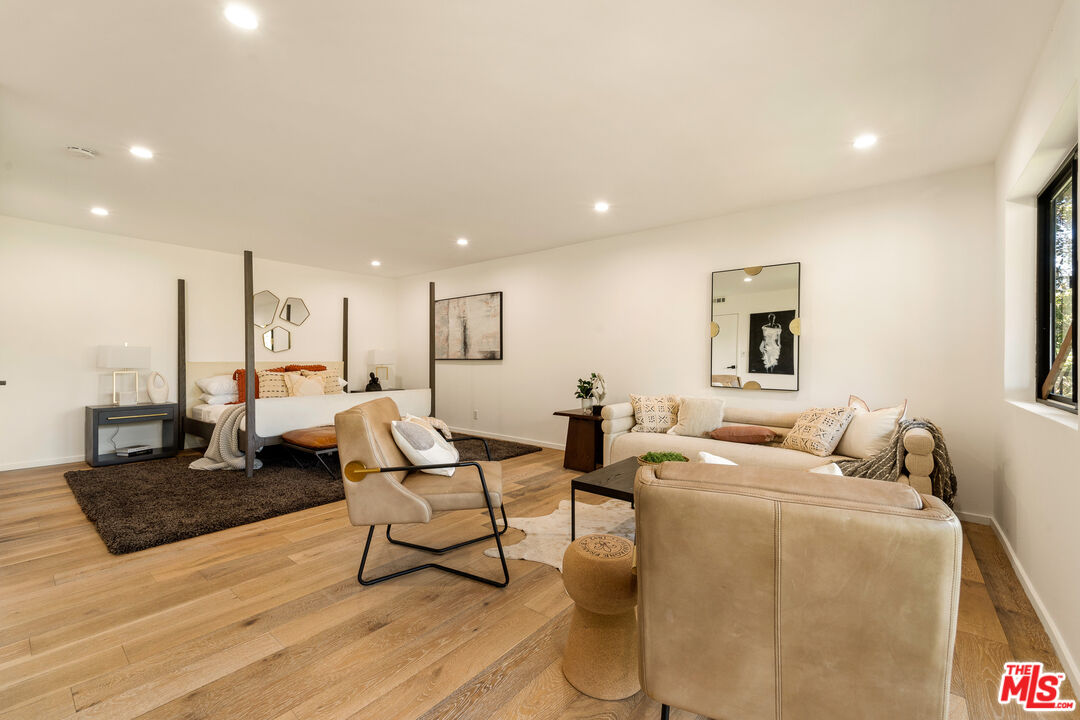 Studio City, California, 91604, United States, 5 Bedrooms Bedrooms, ,5 BathroomsBathrooms,Residential,For Sale,1827370