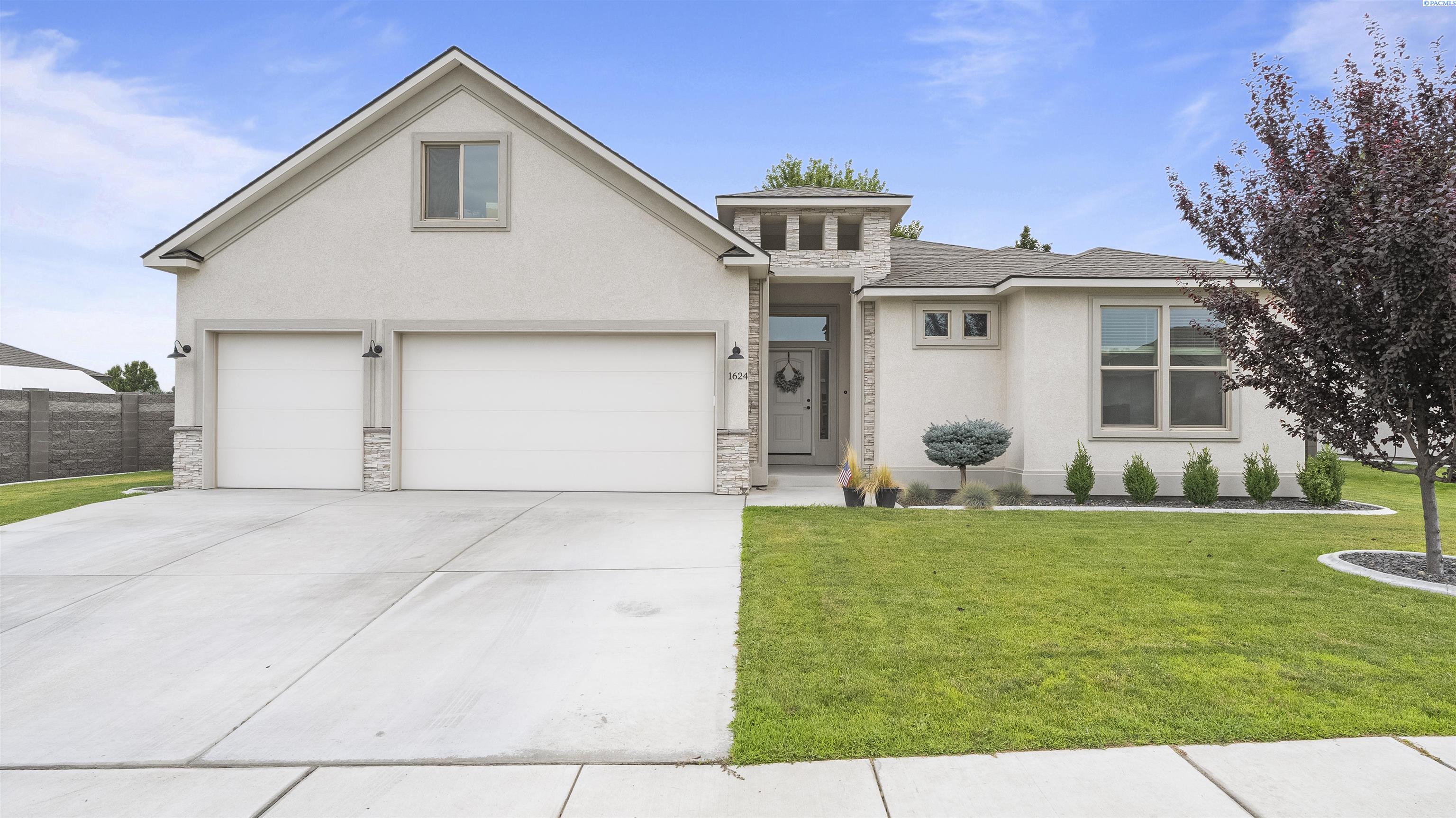 Richland, Washington, 99352, United States, 4 Bedrooms Bedrooms, ,2 BathroomsBathrooms,Residential,For Sale,1906594