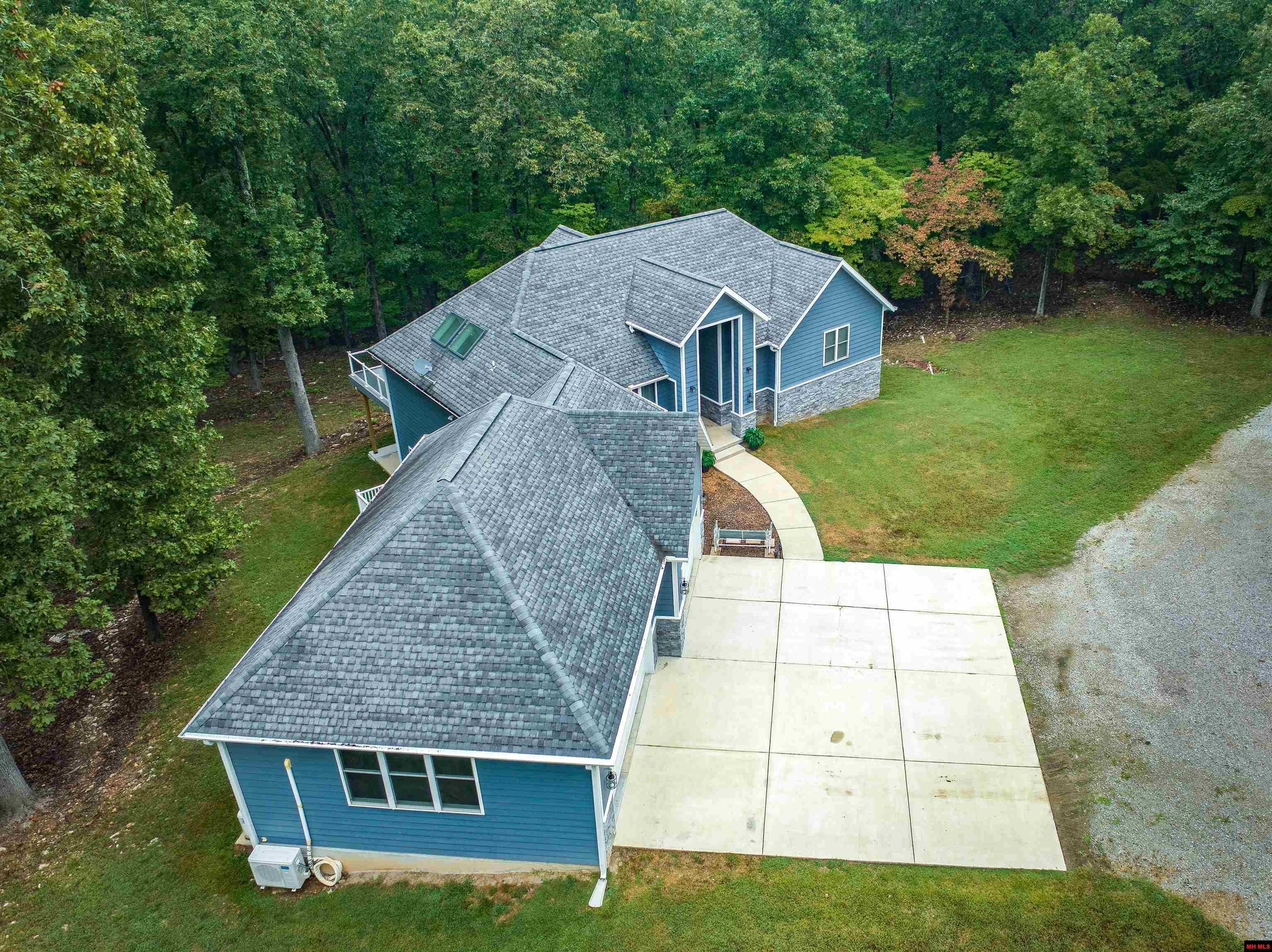Mountain Home, Arkansas, 72653, United States, 3 Bedrooms Bedrooms, ,4 BathroomsBathrooms,Residential,For Sale,1935895
