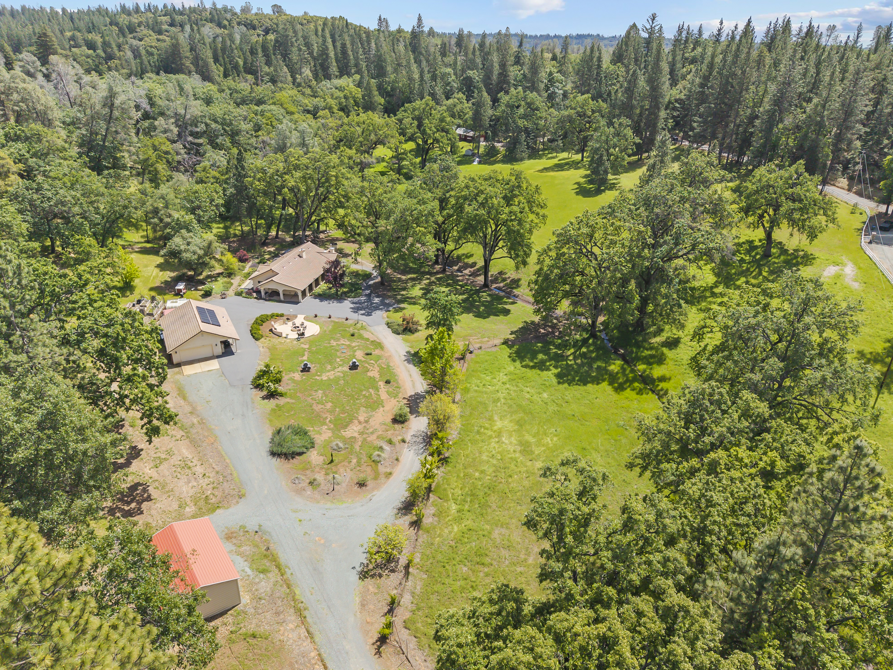  21 Acres - Gated - Renovated - 物件實景